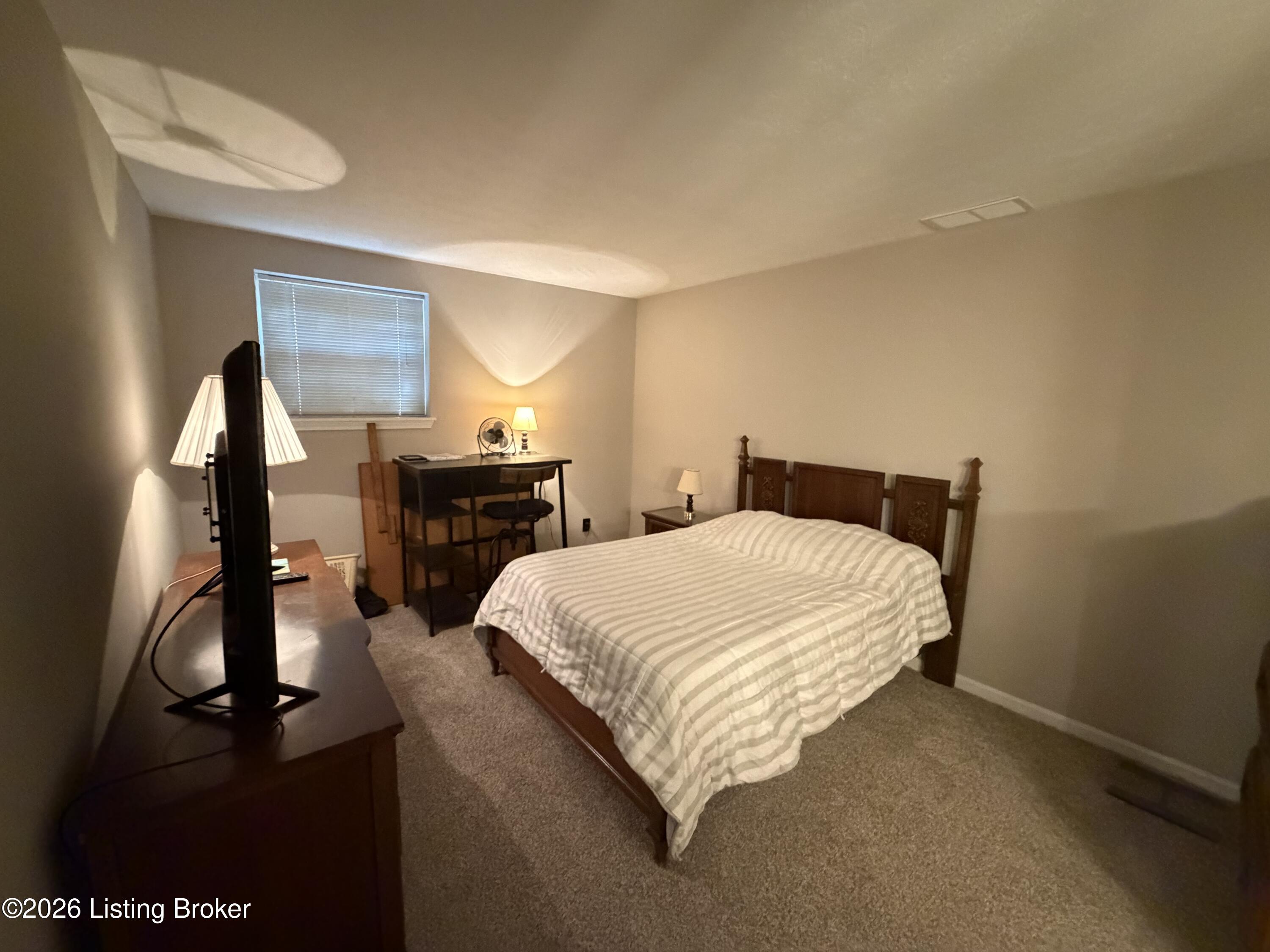 208 Flanders Ct Apt 3 Property Photo 9