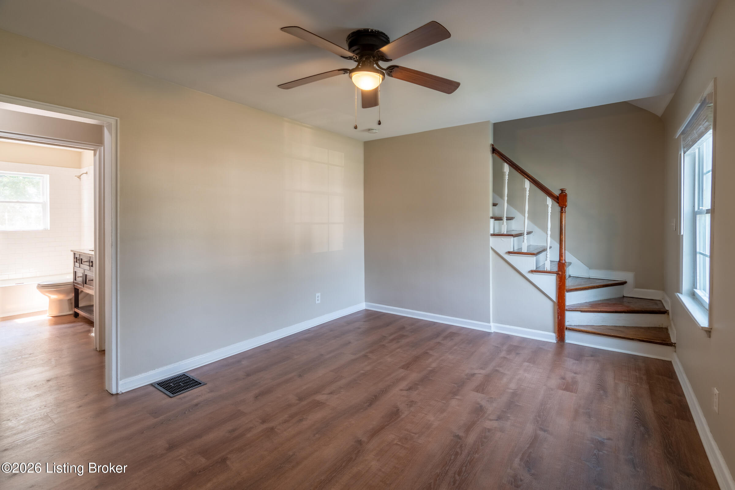 4015 Valley View Dr Property Photo 3