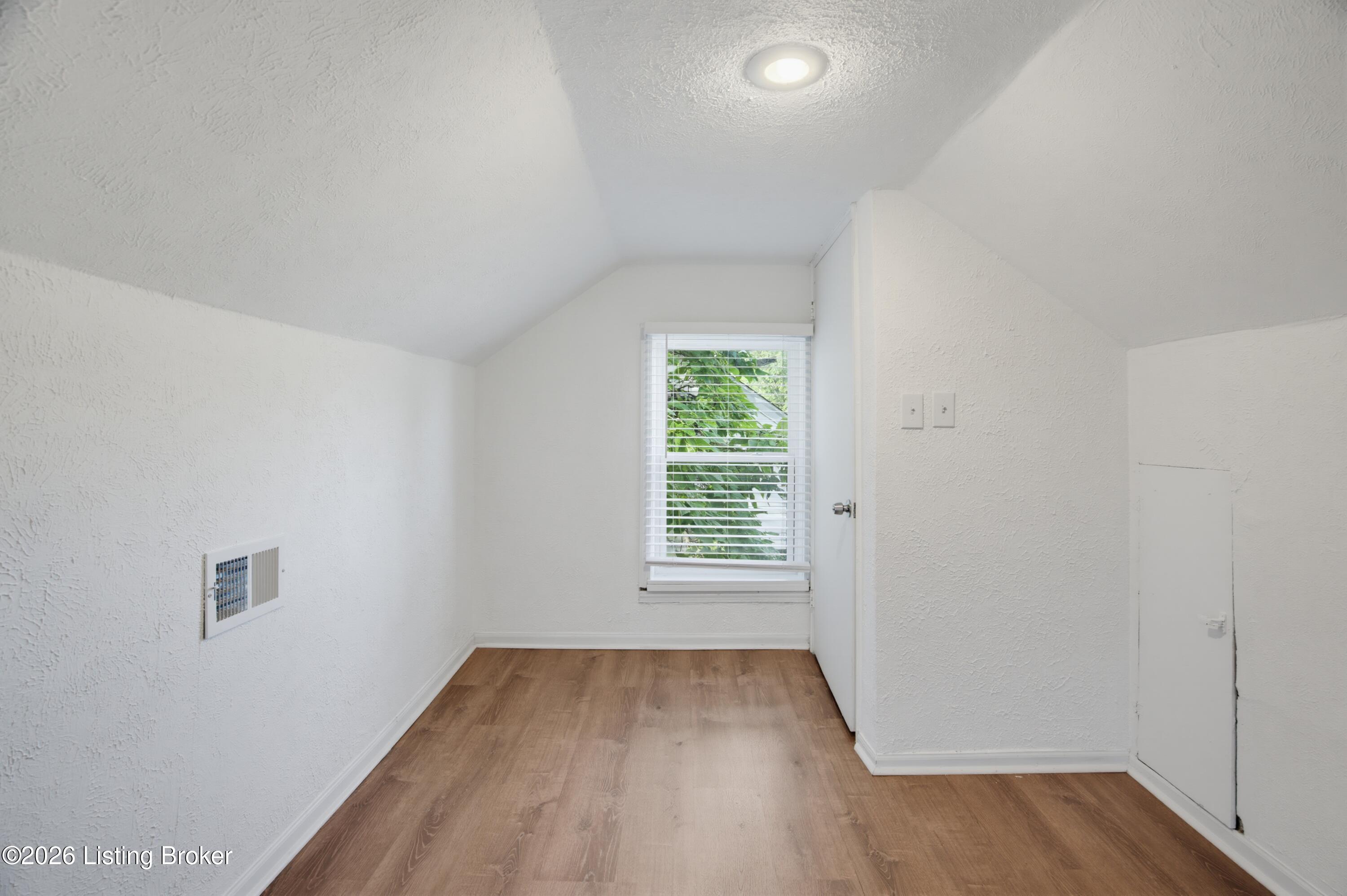 4015 Valley View Dr Property Photo 17