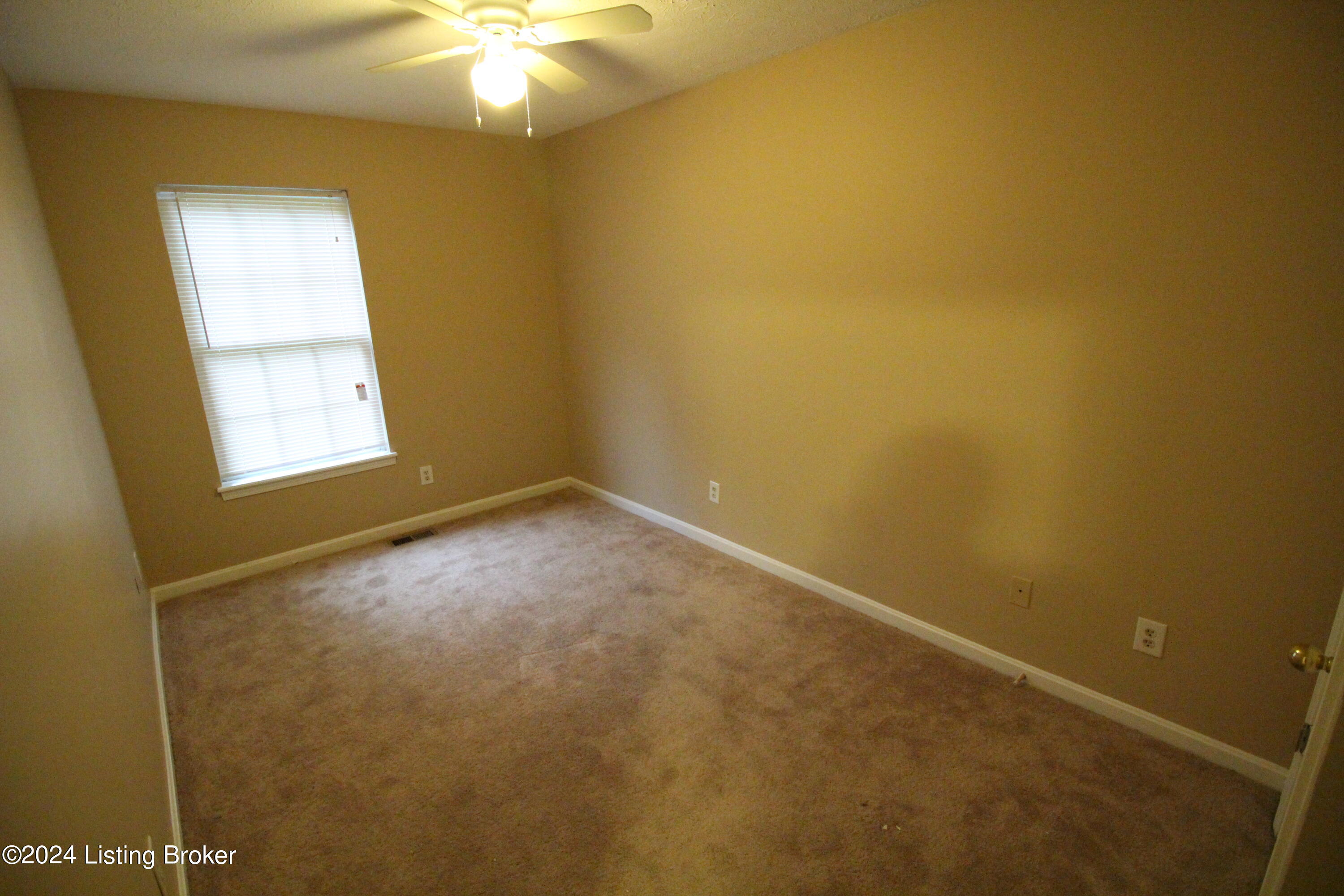 625 E Hill St Property Photo 8