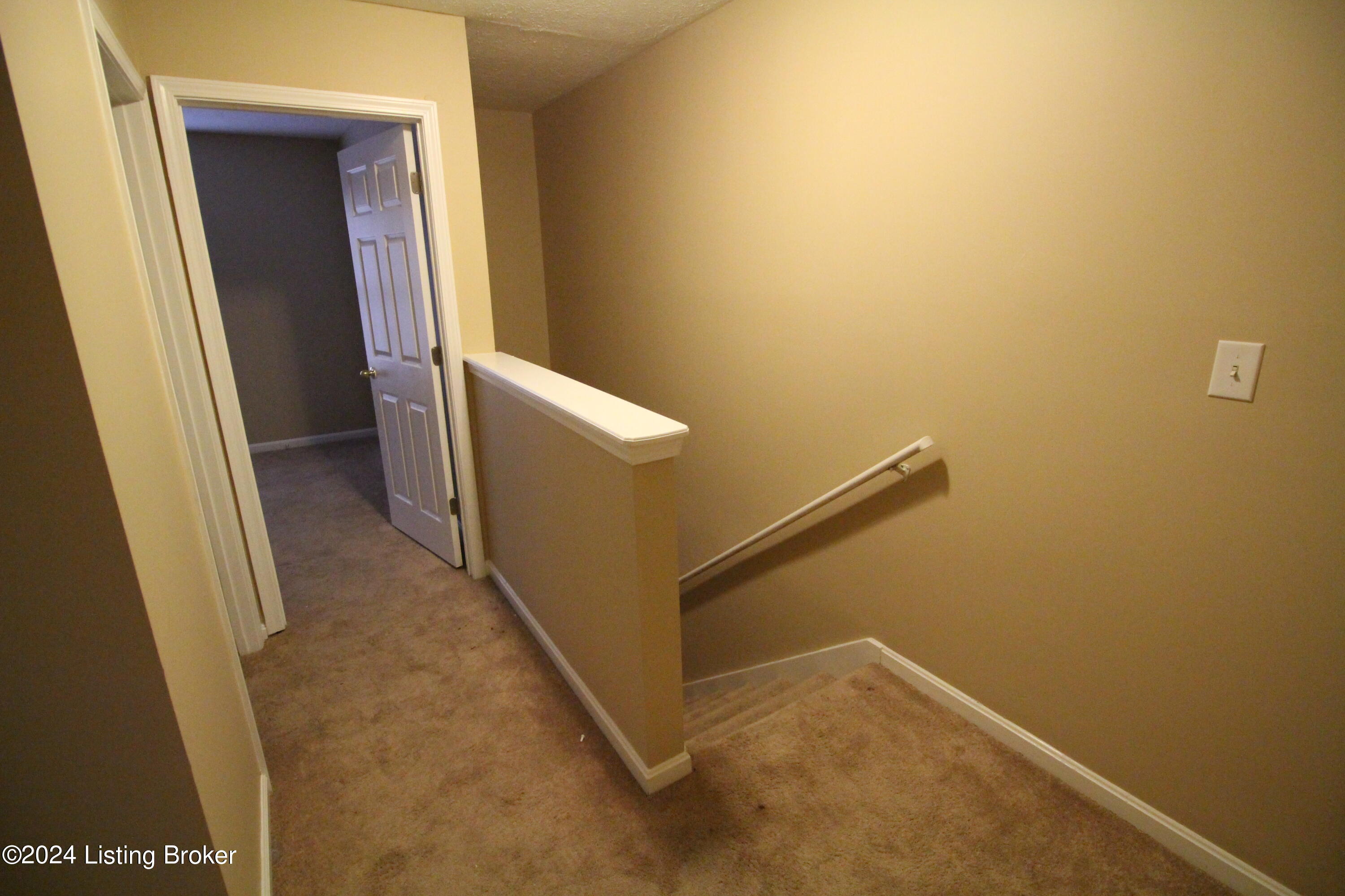 625 E Hill St Property Photo 9