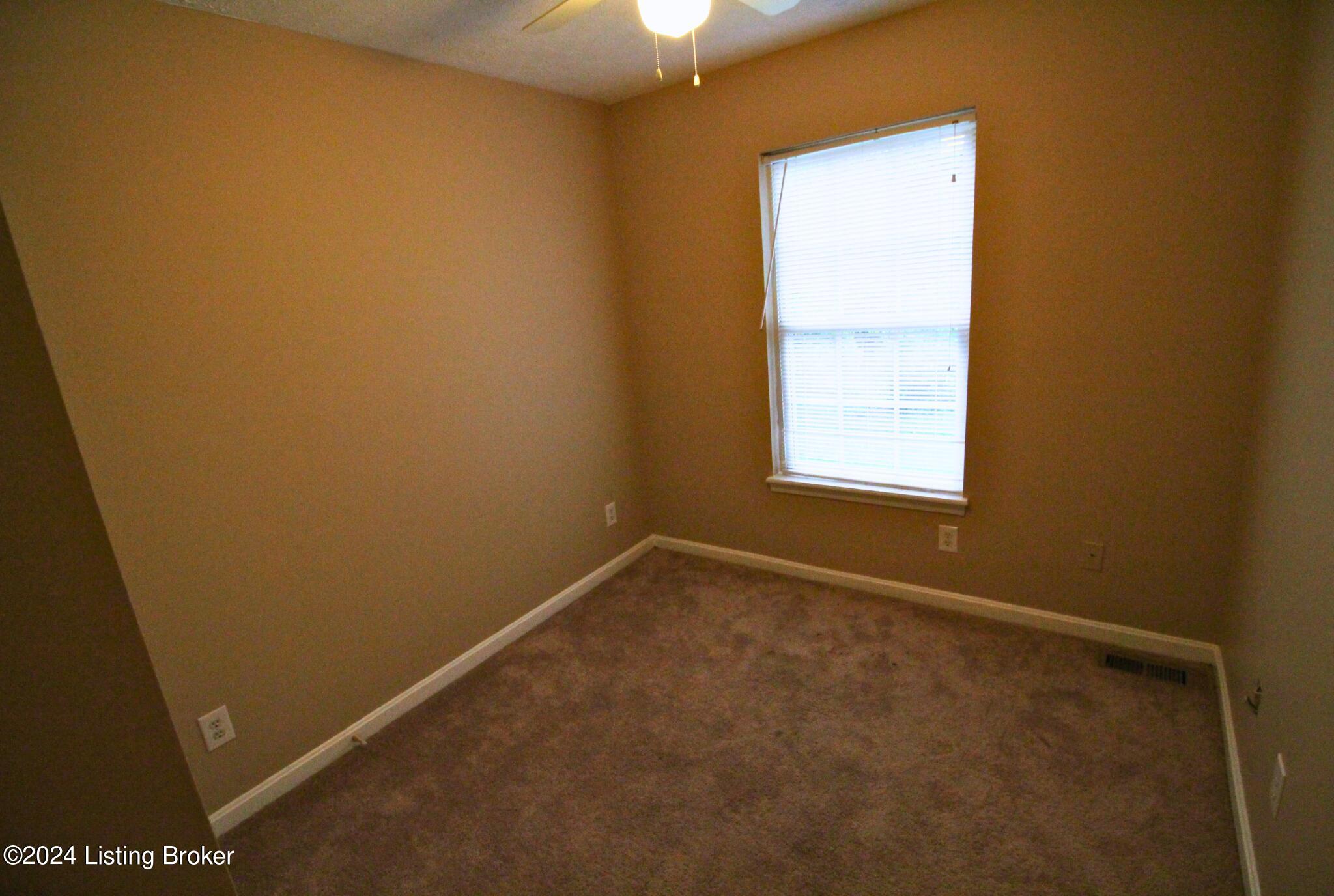 625 E Hill St Property Photo 10