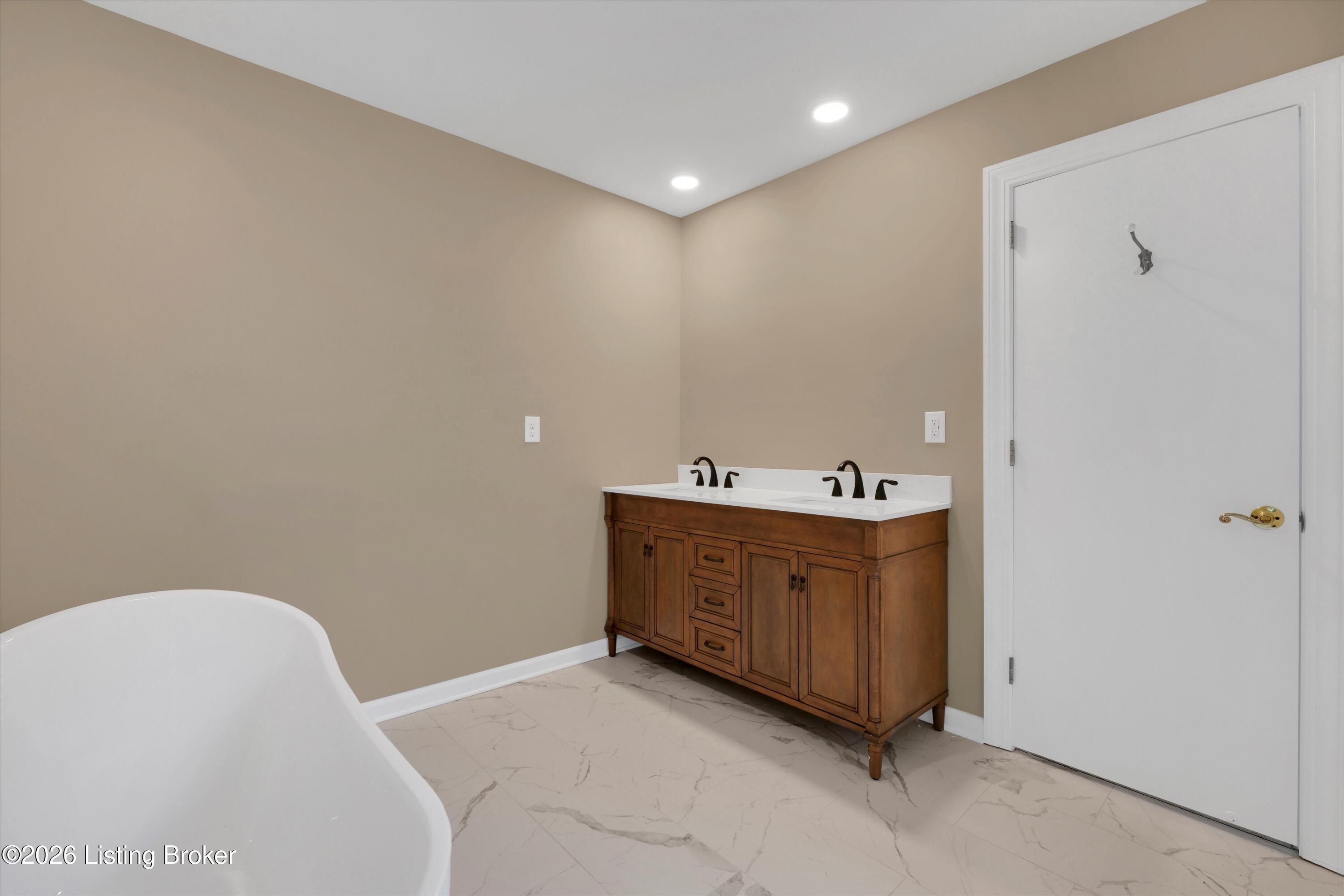 6302 Rockingham Ct Property Photo 23