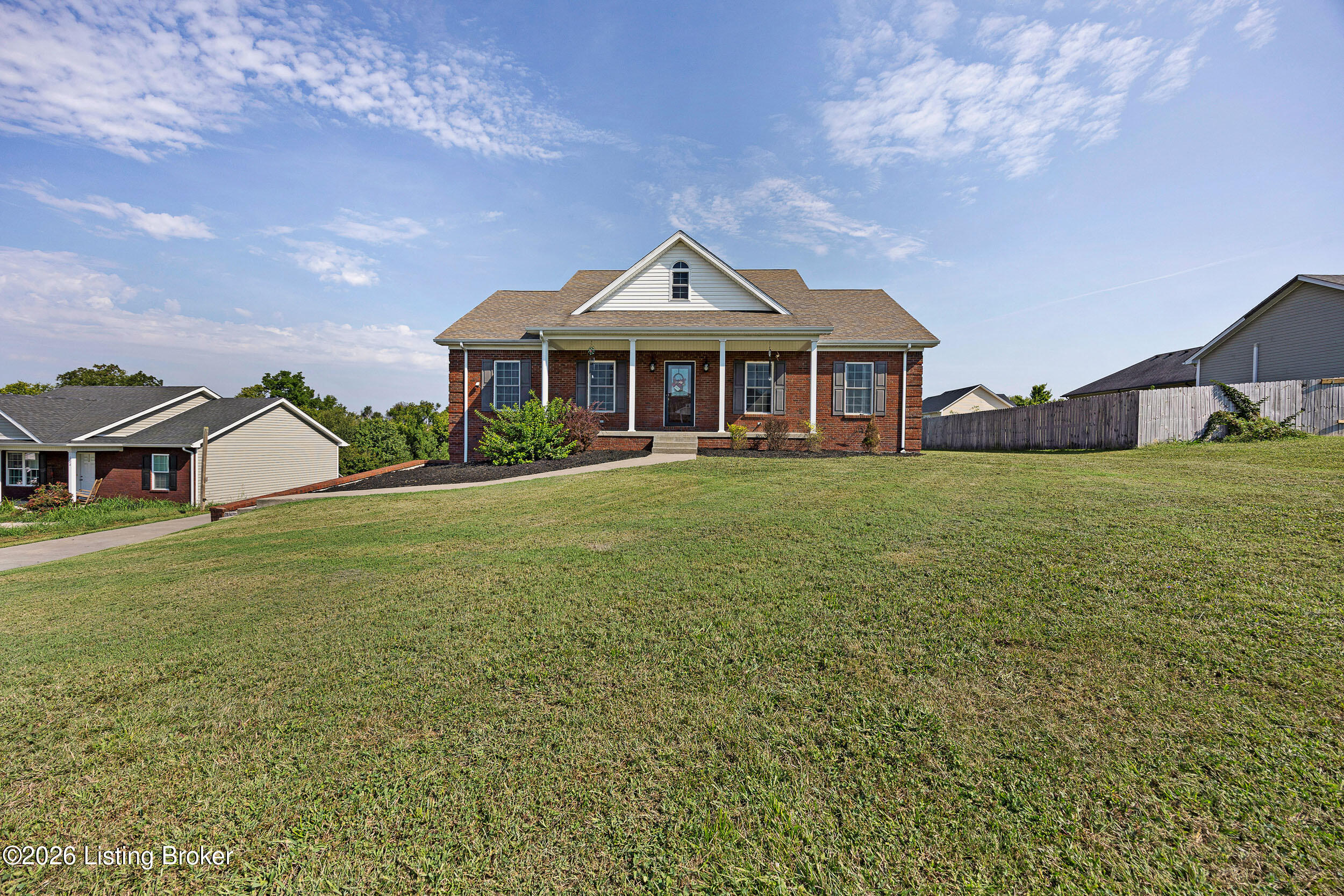 102 Comanche Ct Property Photo 3