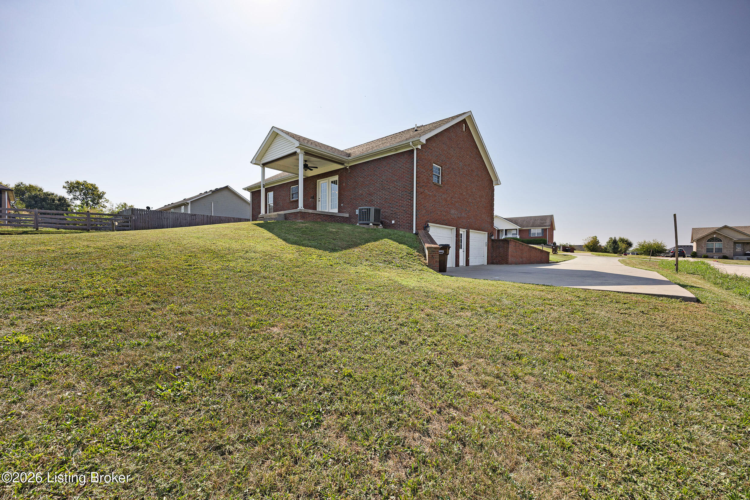 102 Comanche Ct Property Photo 5