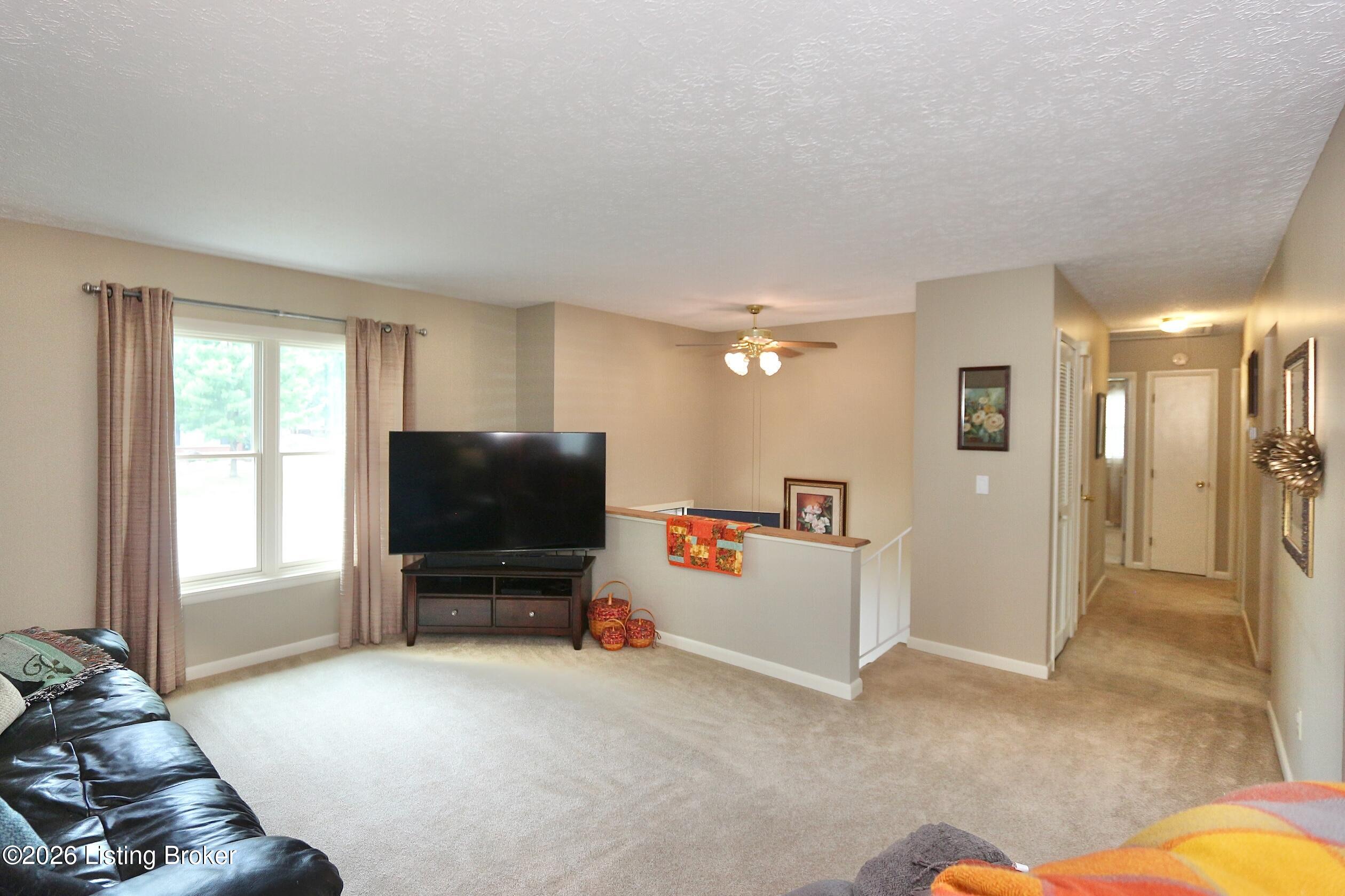 1246 Gail Dr Property Photo 2
