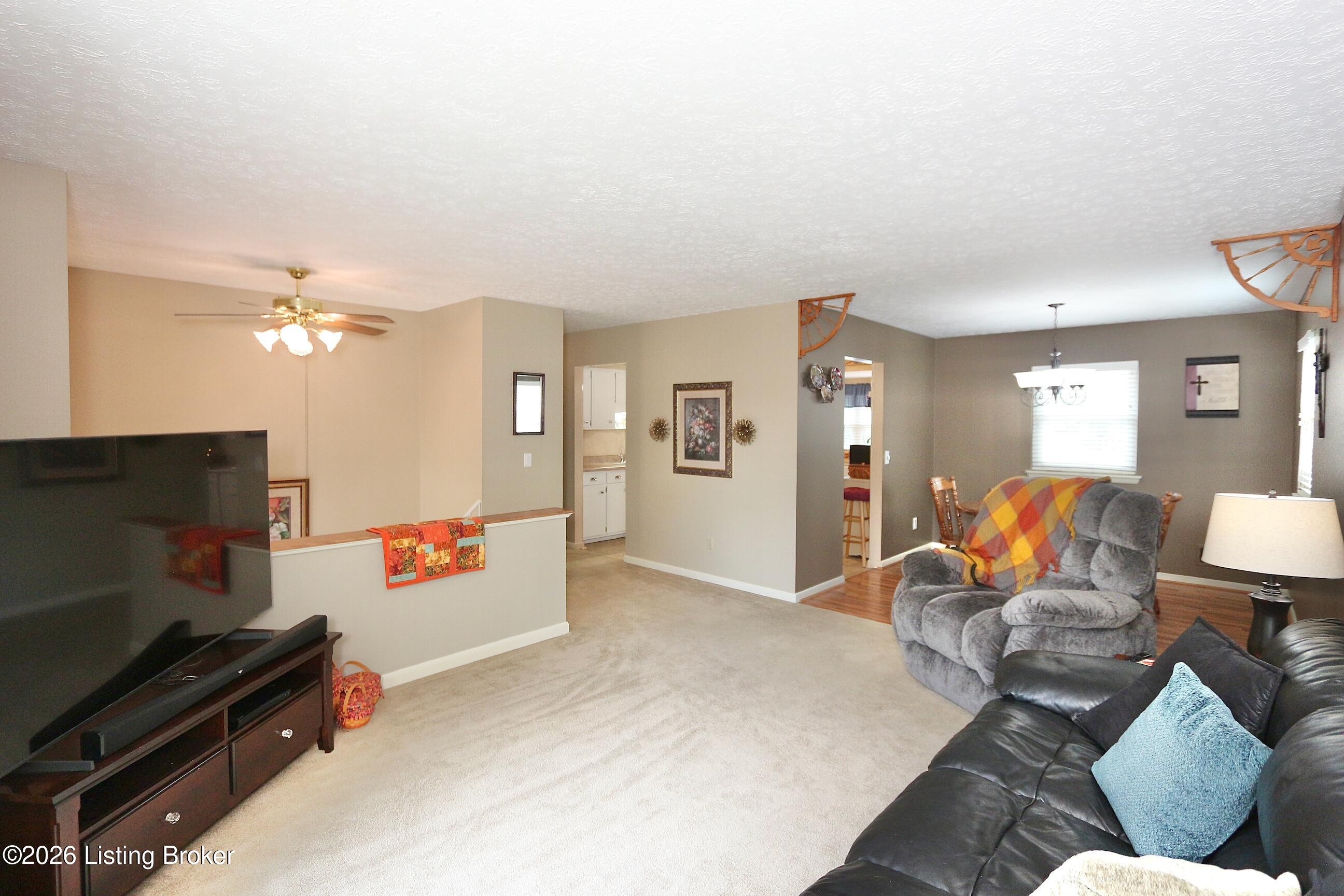 1246 Gail Dr Property Photo 3