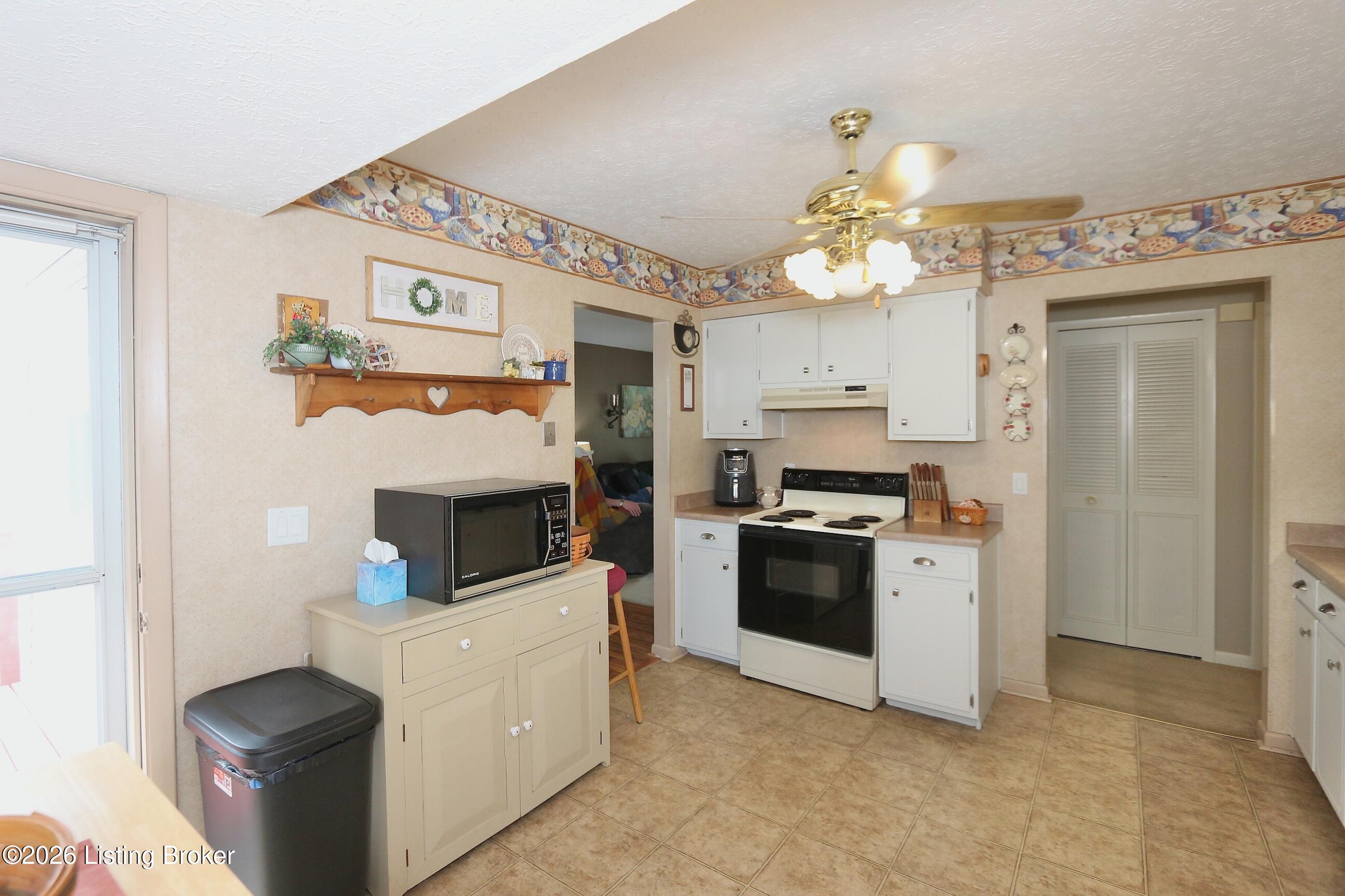1246 Gail Dr Property Photo 10
