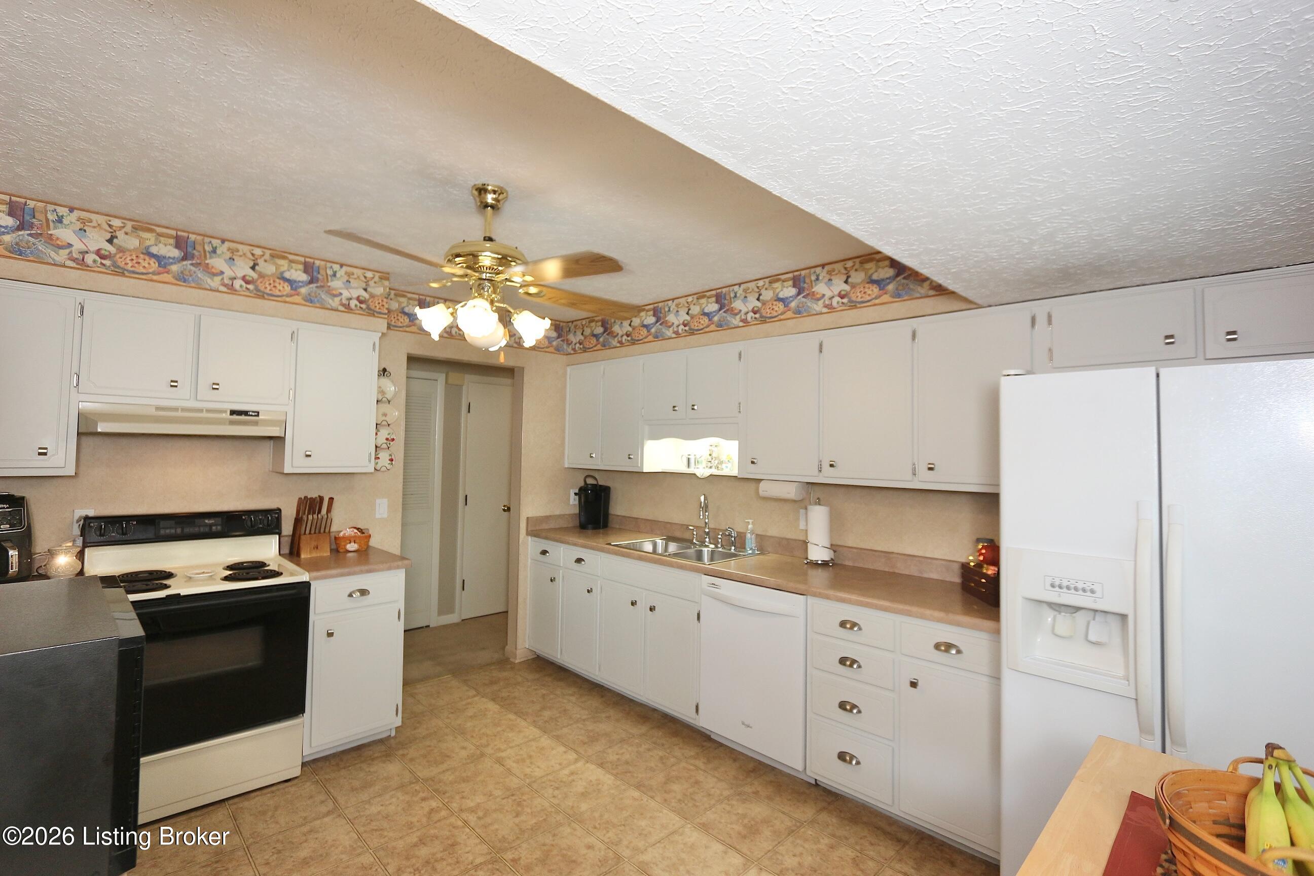 1246 Gail Dr Property Photo 15
