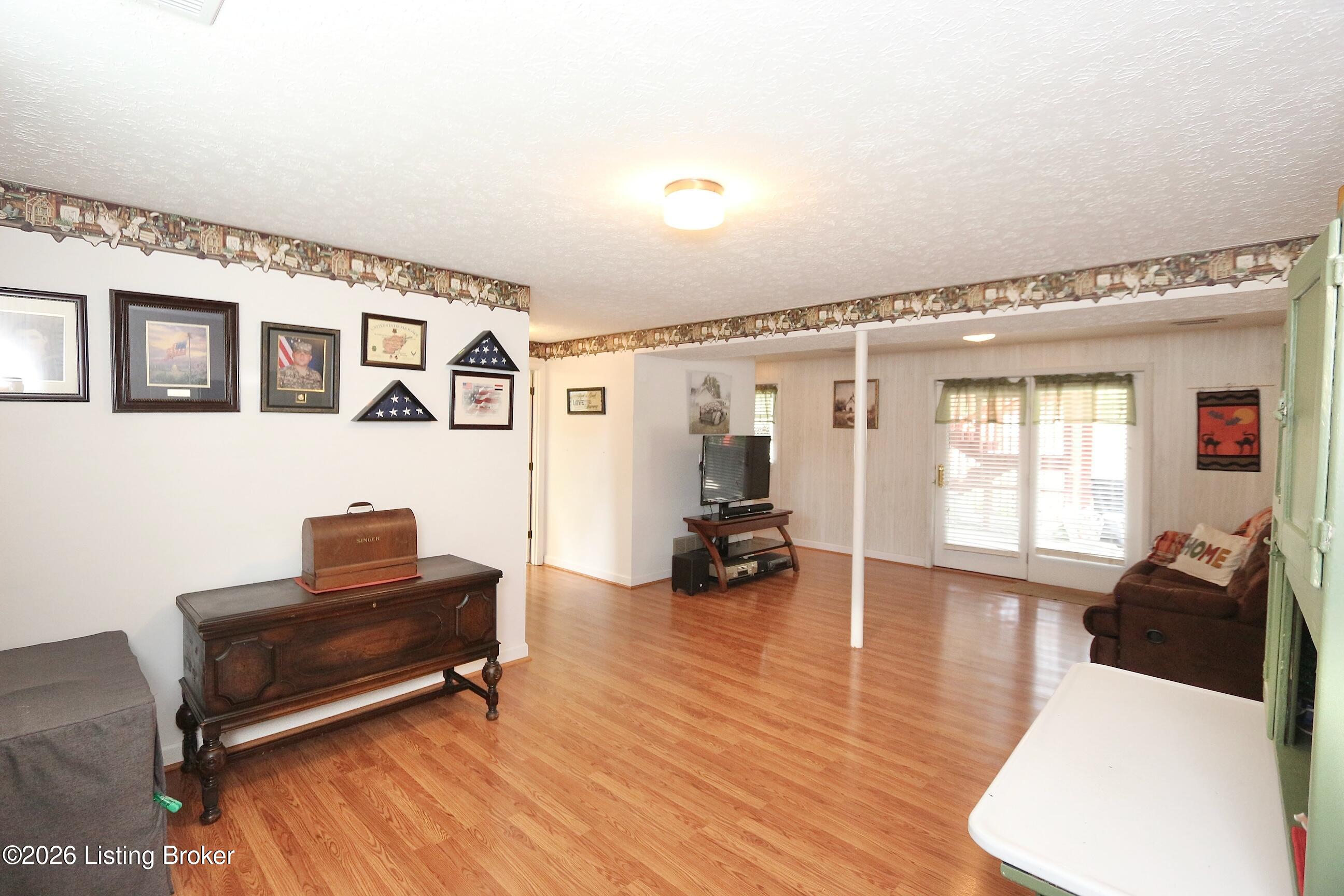 1246 Gail Dr Property Photo 32
