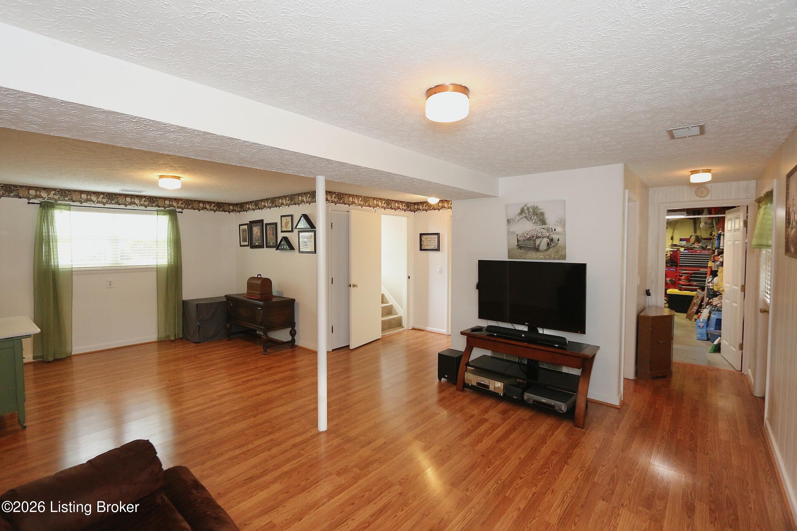 1246 Gail Dr Property Photo 33
