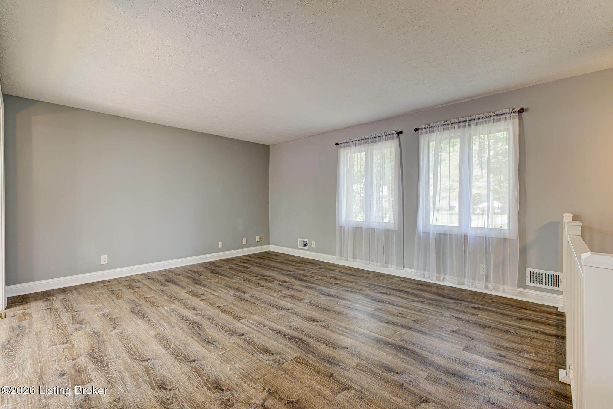 5117 Nancy Ave Property Photo 4