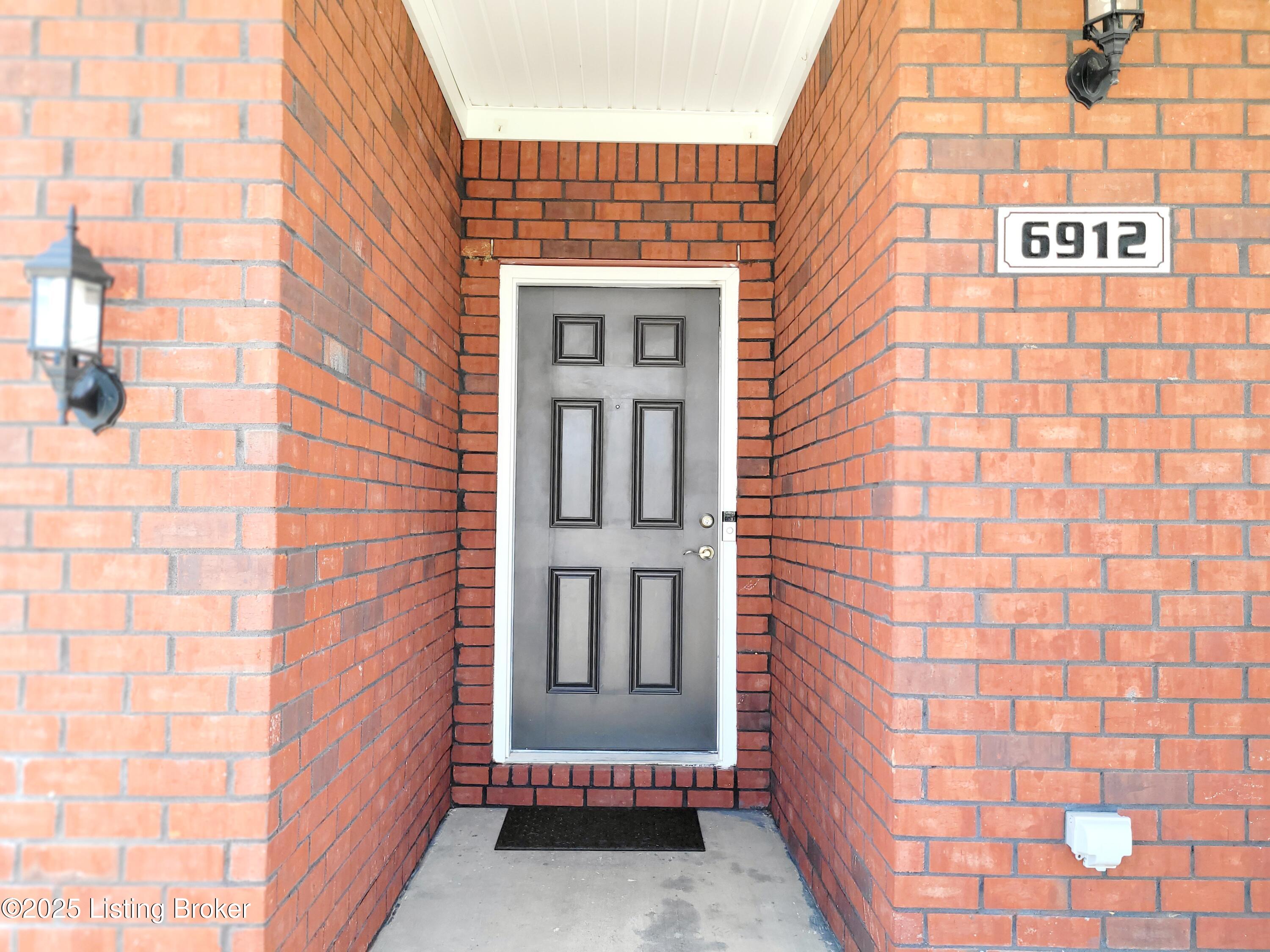 6912 Beckingham Blvd Property Photo 4