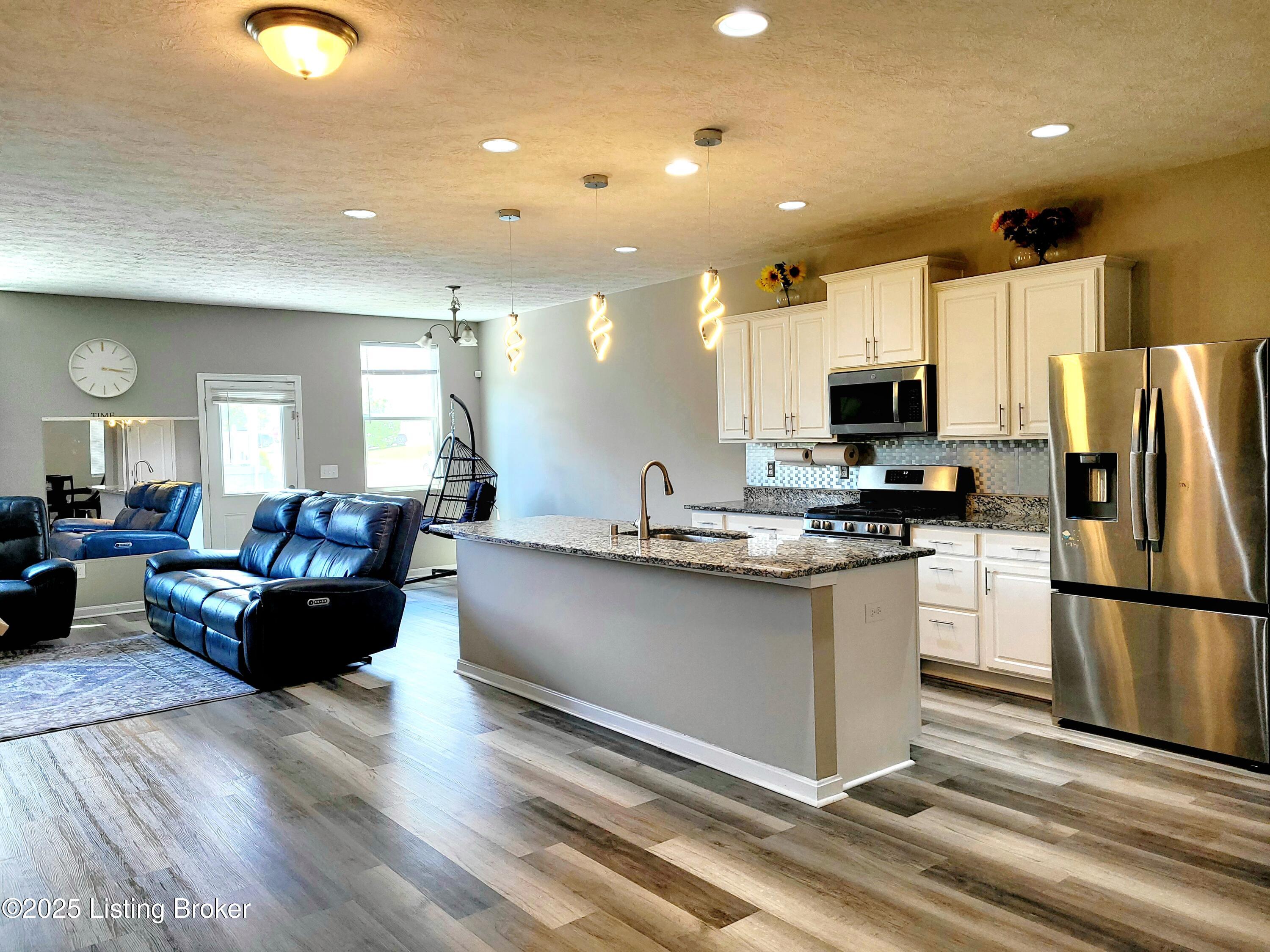 6912 Beckingham Blvd Property Photo 7