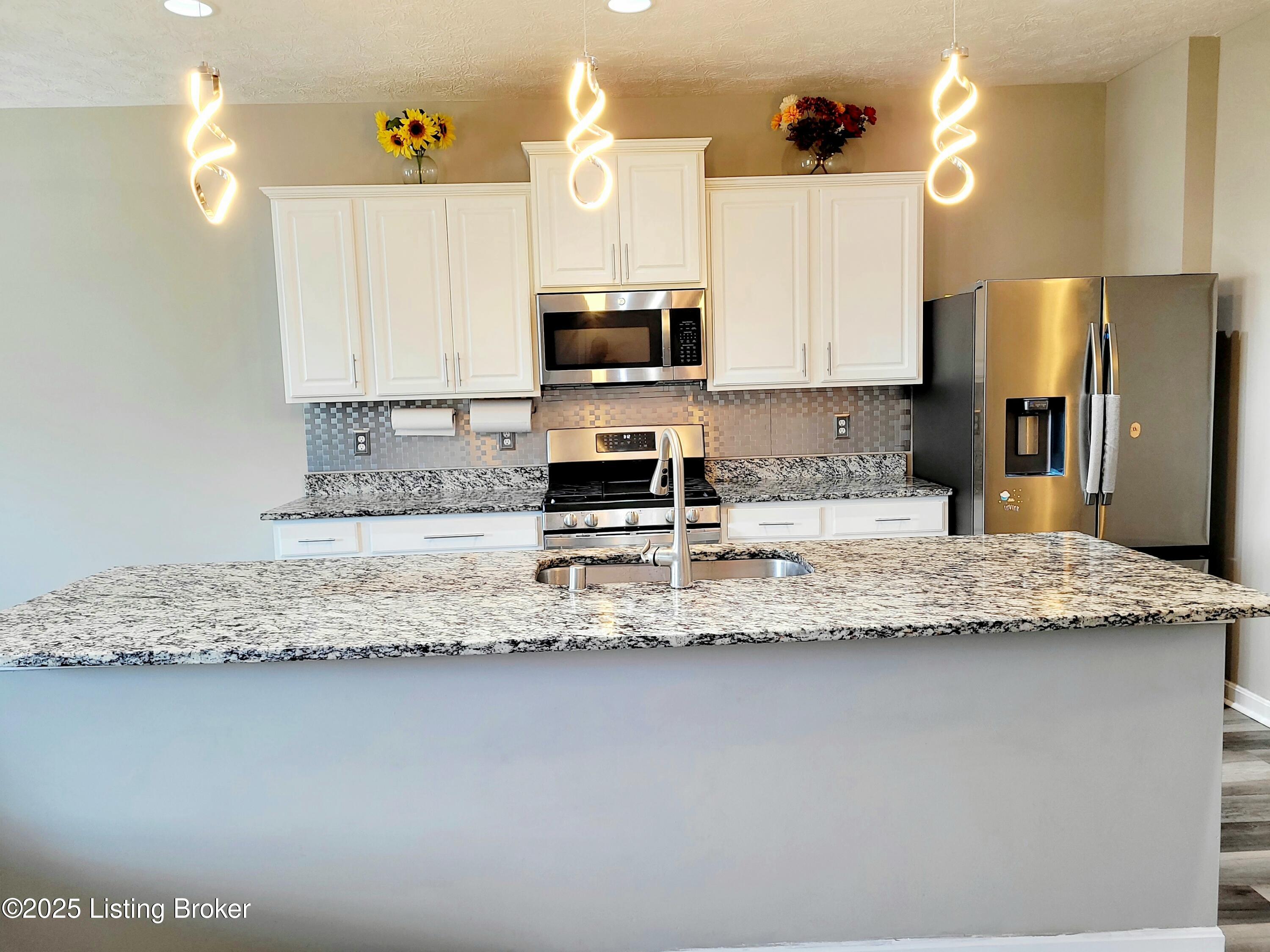 6912 Beckingham Blvd Property Photo 8