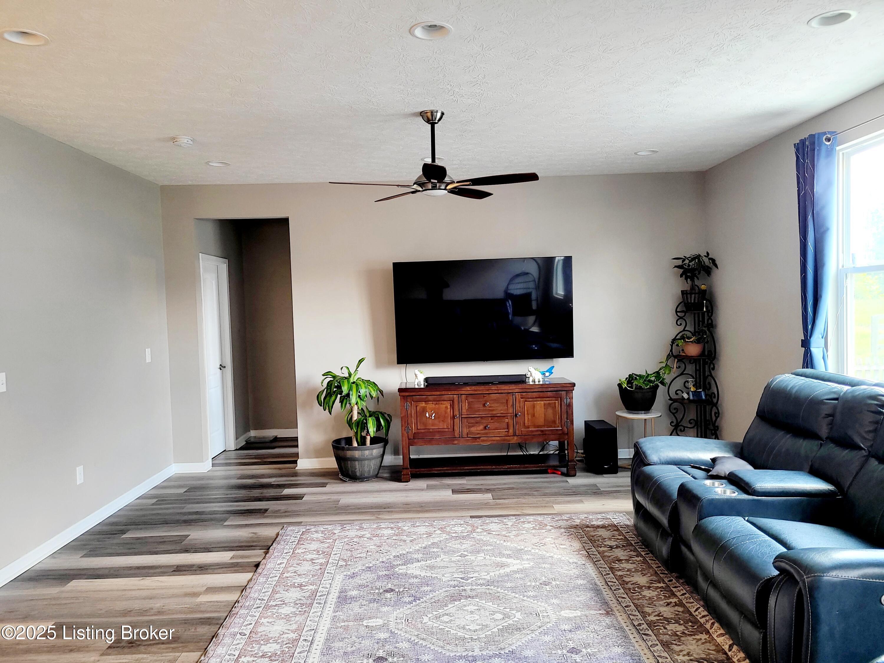 6912 Beckingham Blvd Property Photo 16