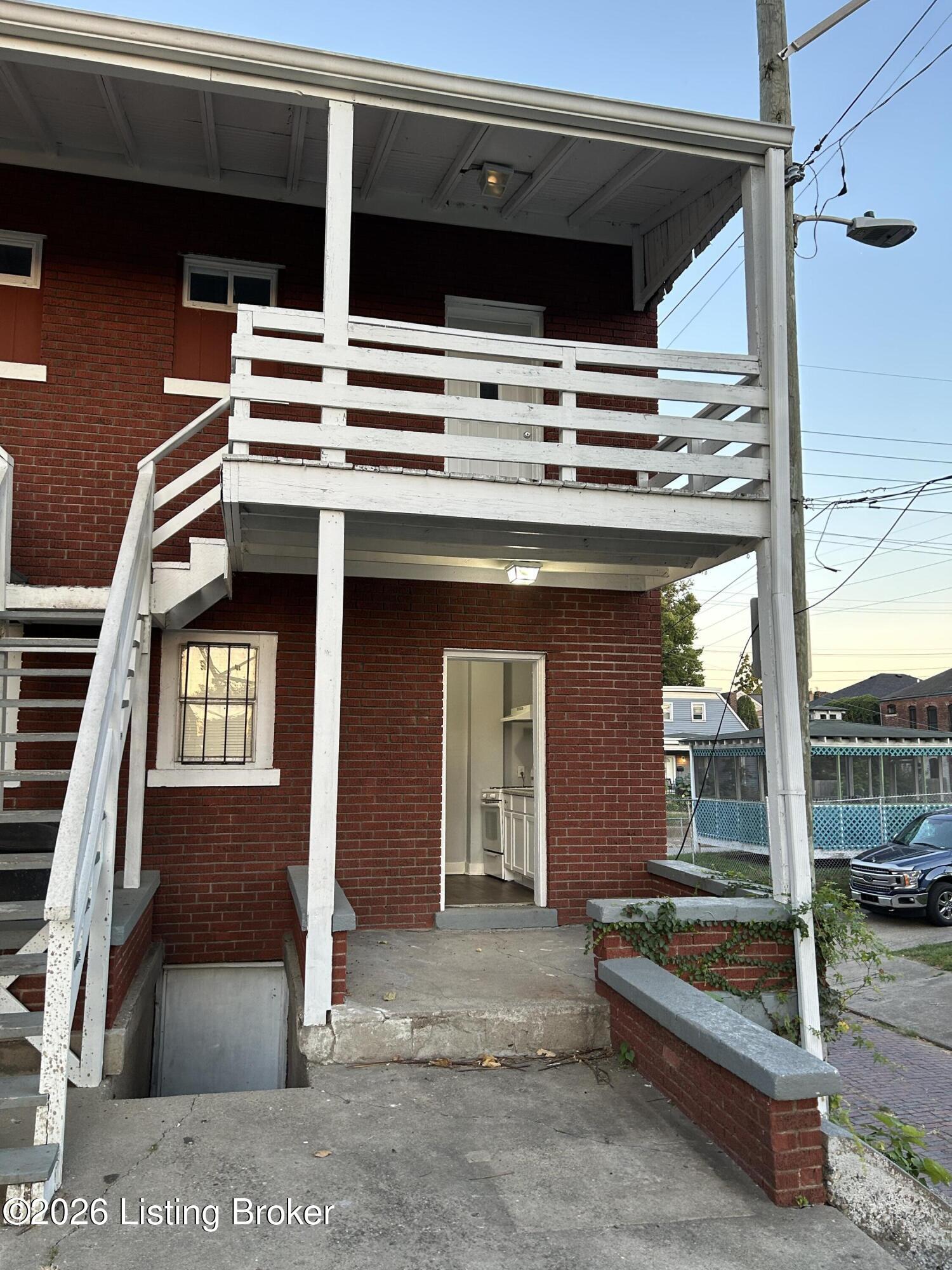 956 S Floyd St Property Photo 1