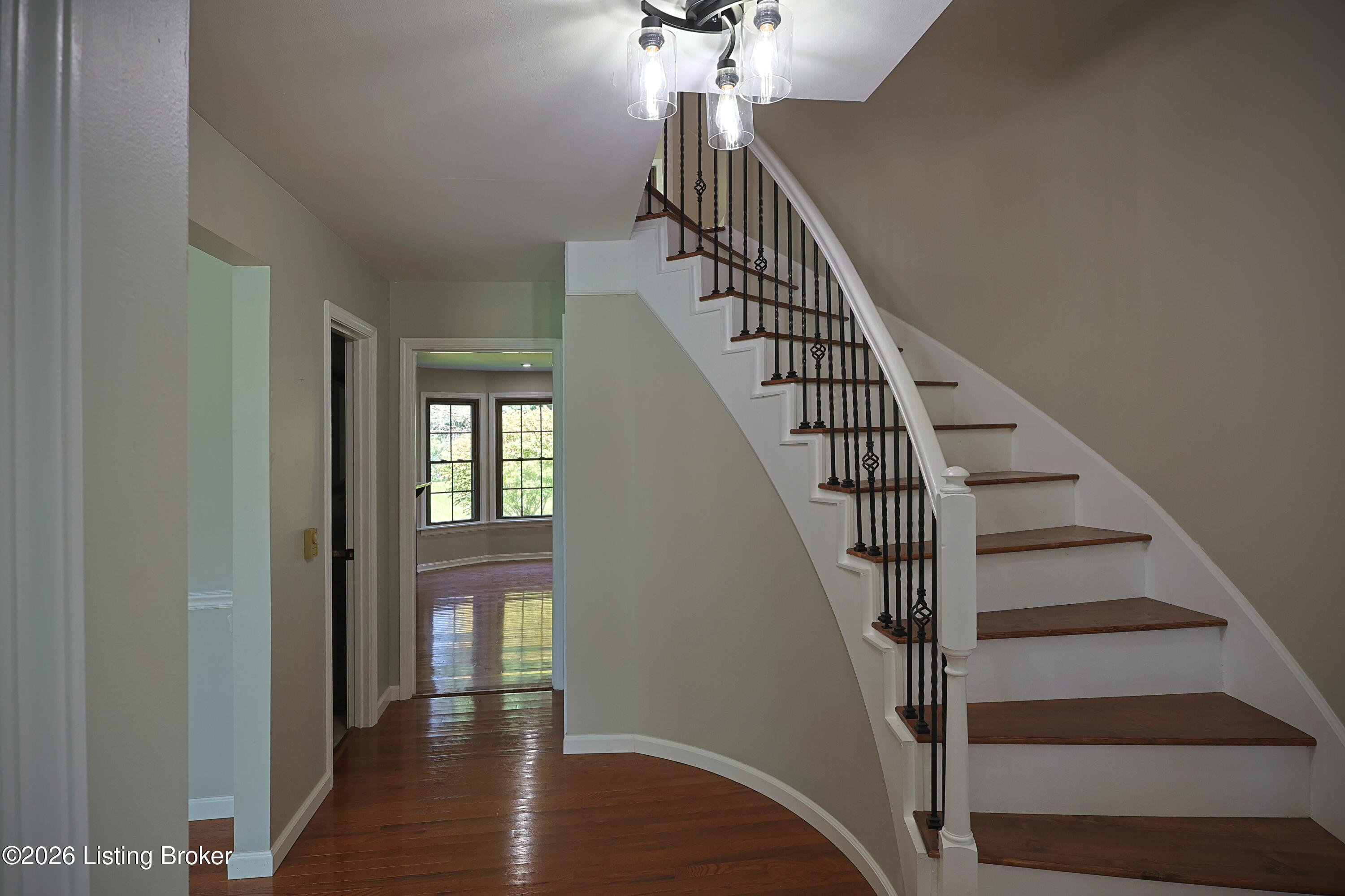 225 Donna Ave Property Photo 6