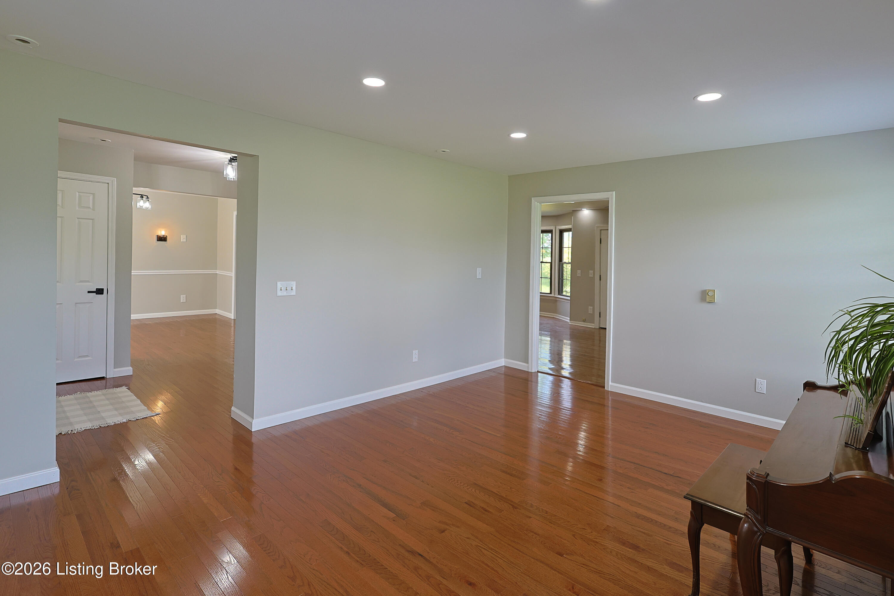 225 Donna Ave Property Photo 9