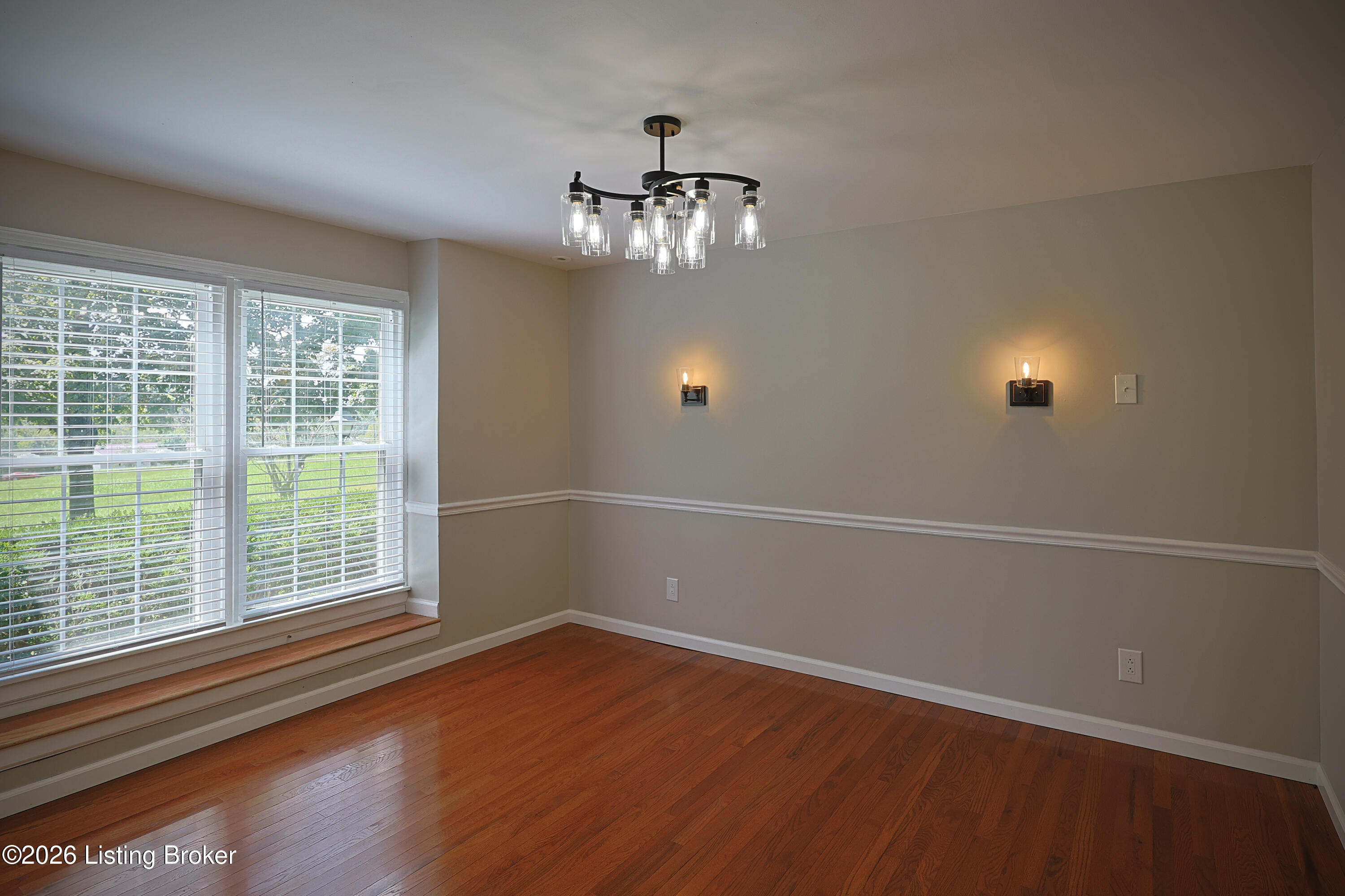225 Donna Ave Property Photo 12