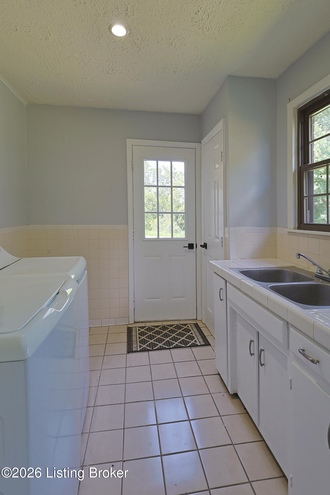 225 Donna Ave Property Photo 21