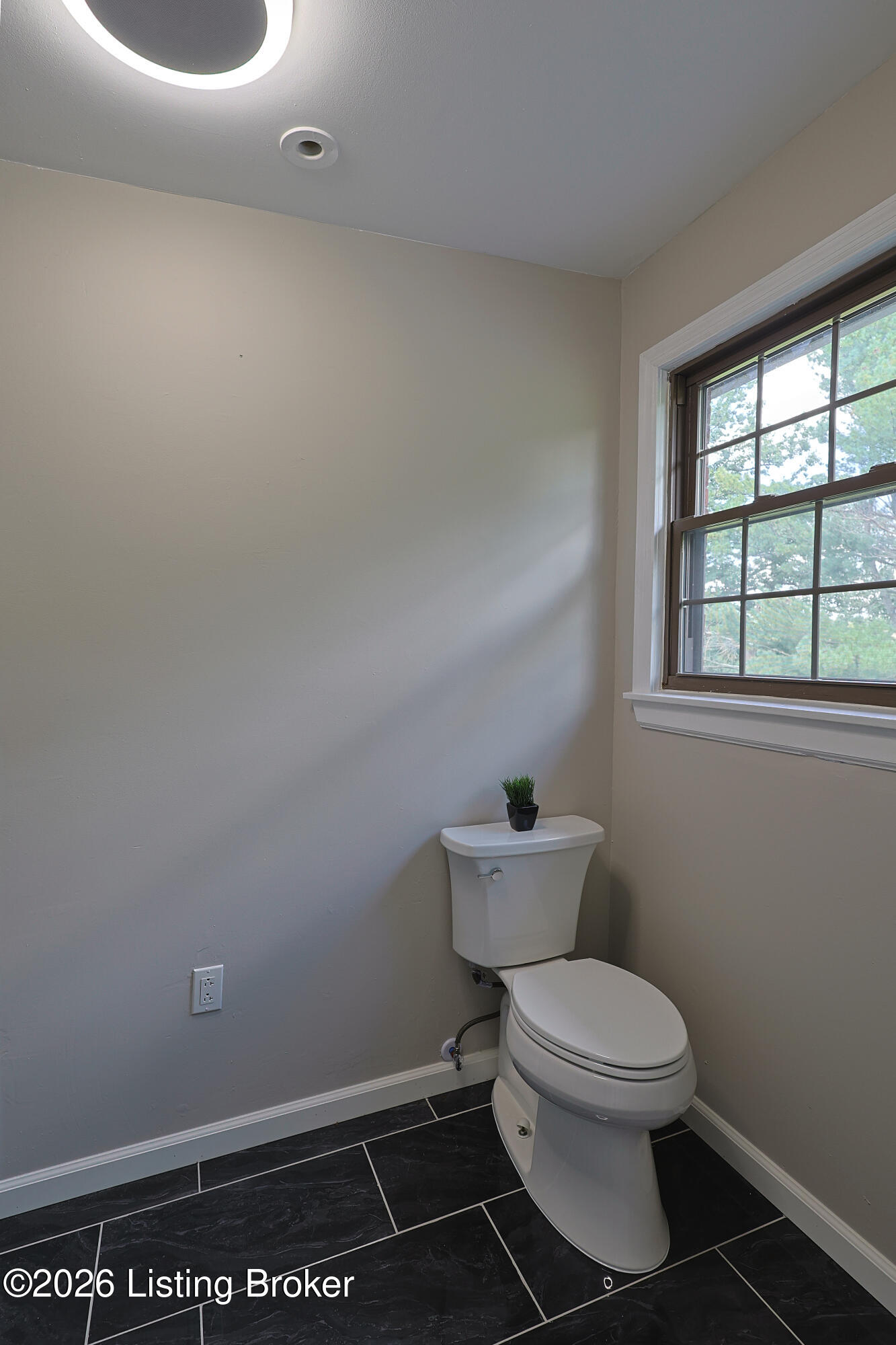 225 Donna Ave Property Photo 31