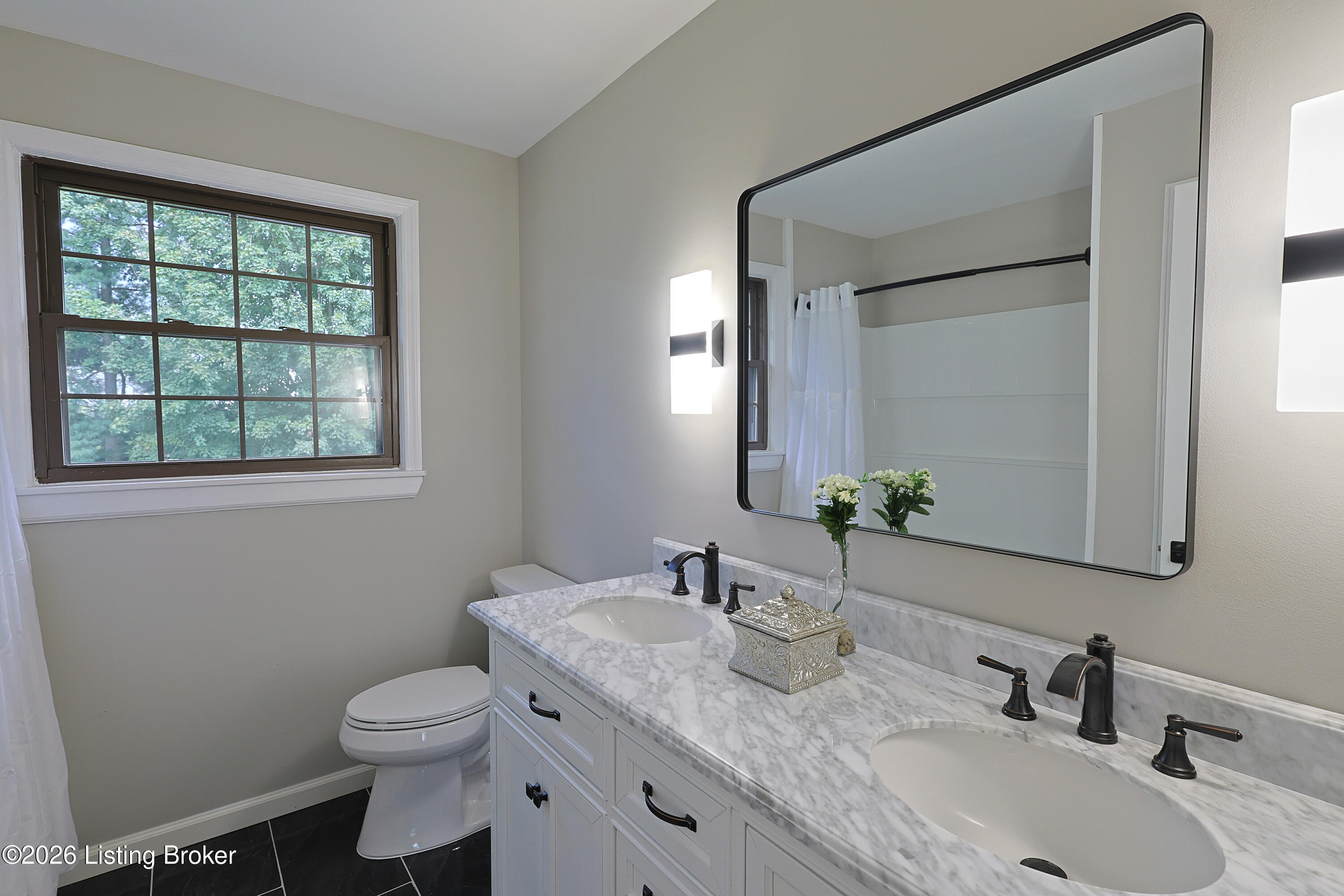 225 Donna Ave Property Photo 38