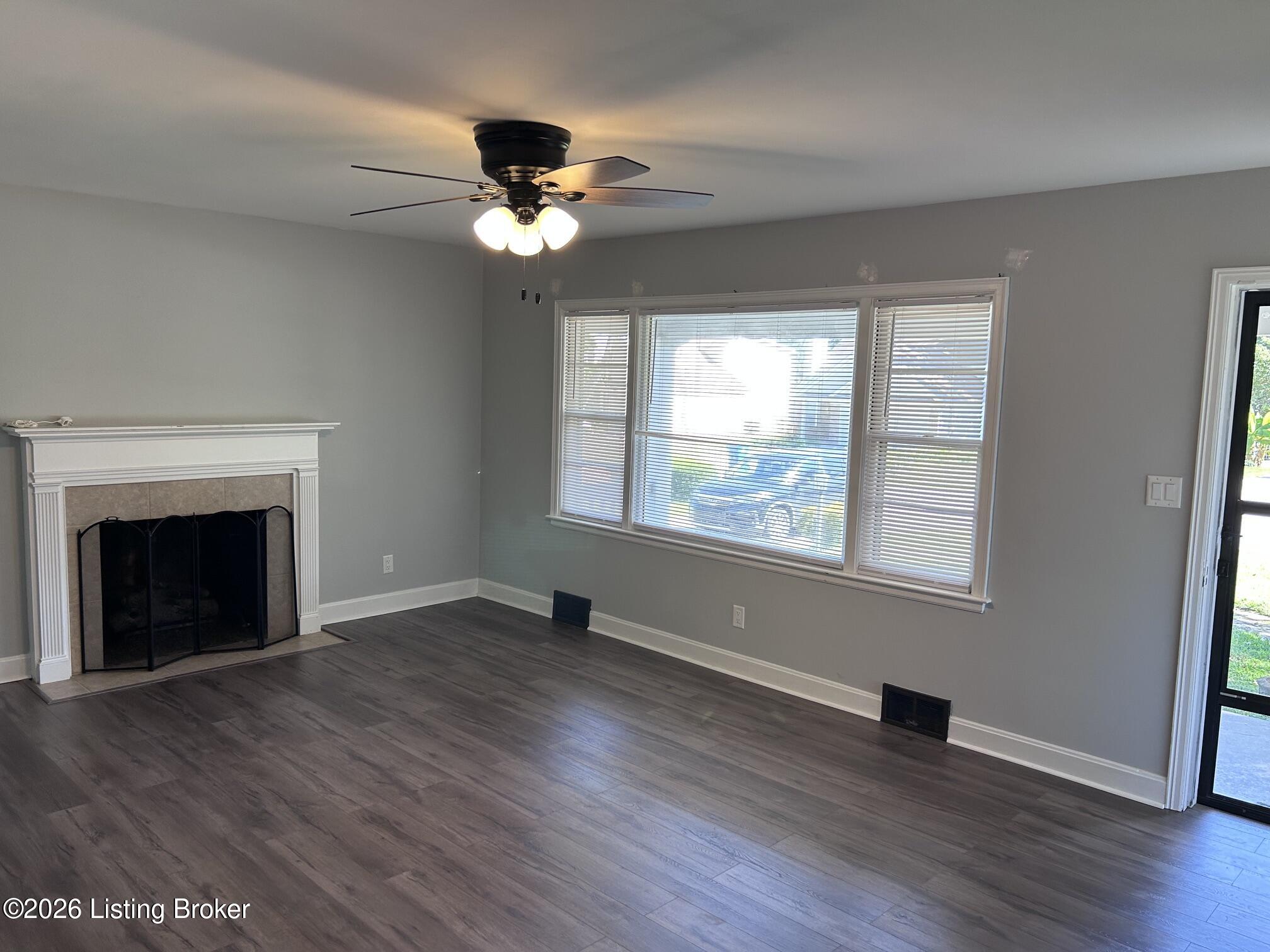 11801 Wetherby Ave Property Photo 3