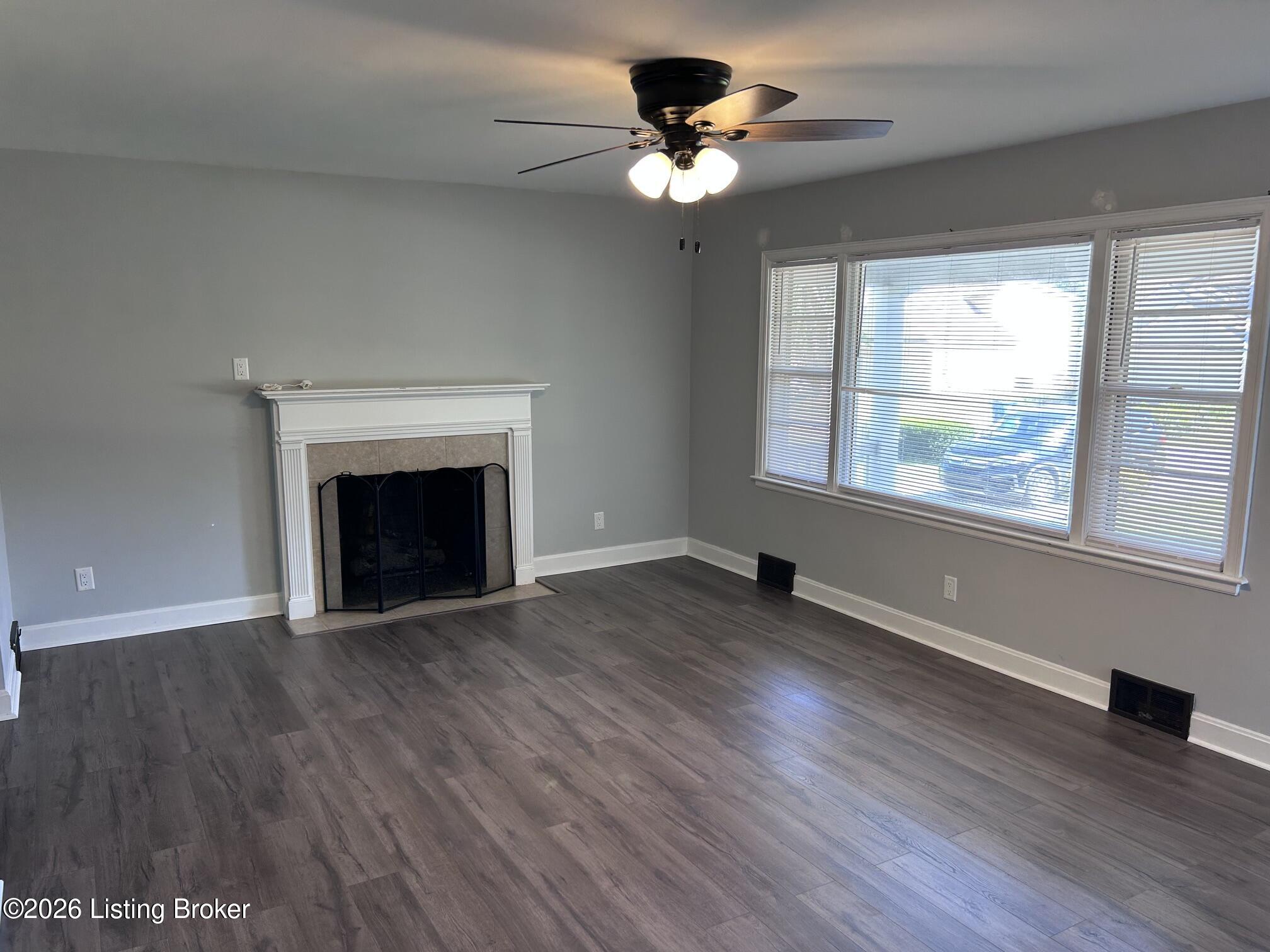 11801 Wetherby Ave Property Photo 4