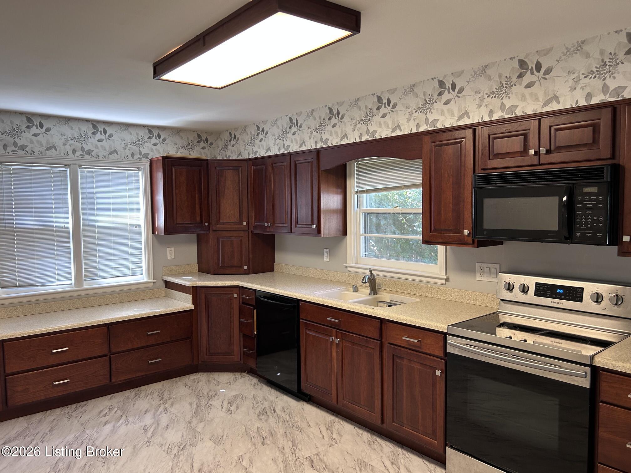 11801 Wetherby Ave Property Photo 7