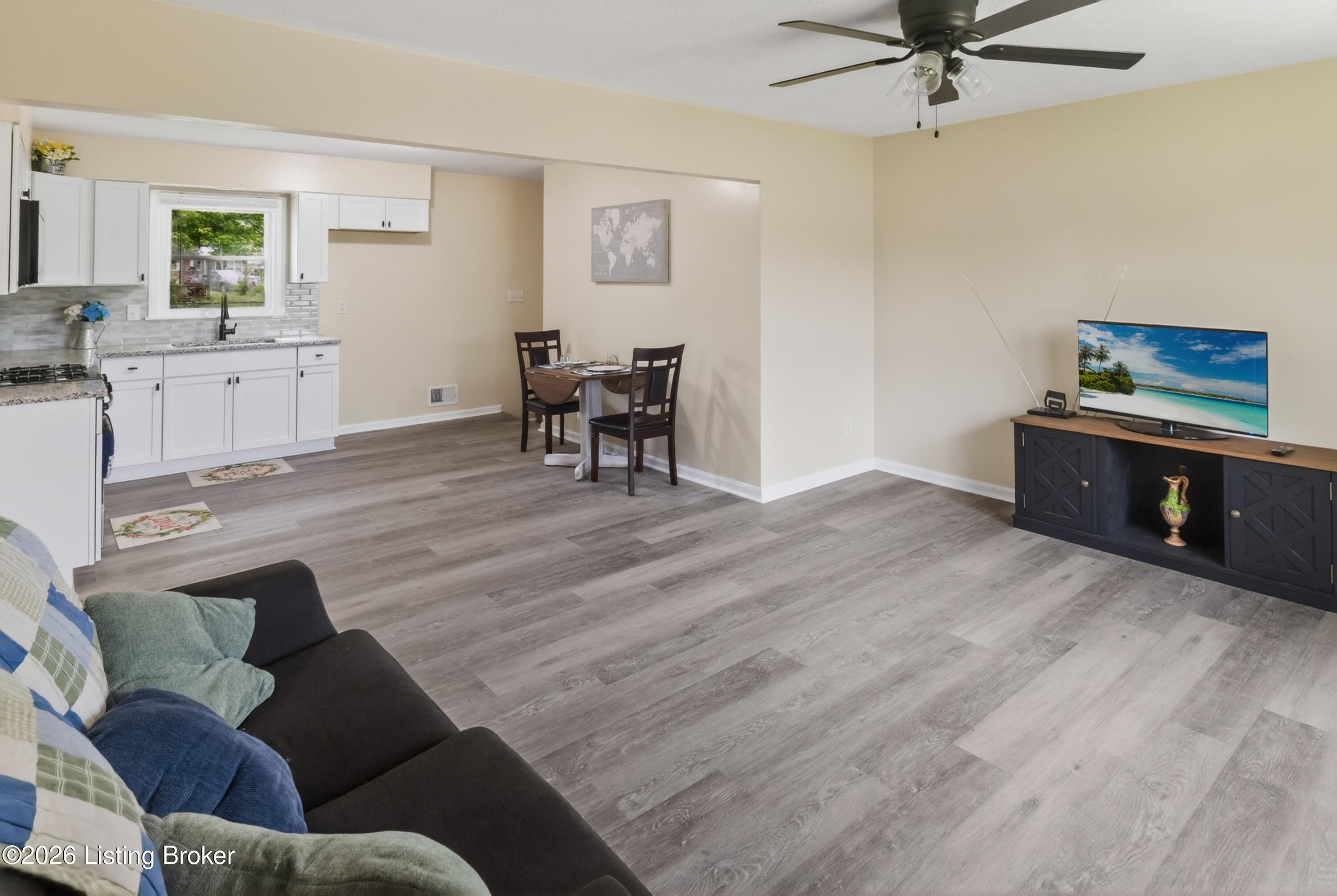 11214 Deering Rd Property Photo 3