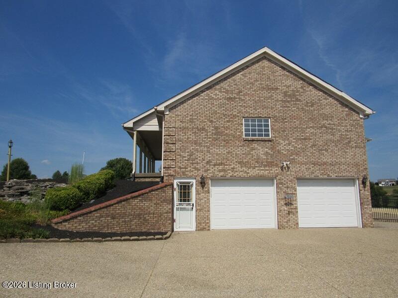1000 Lakeside Dr Property Photo 4