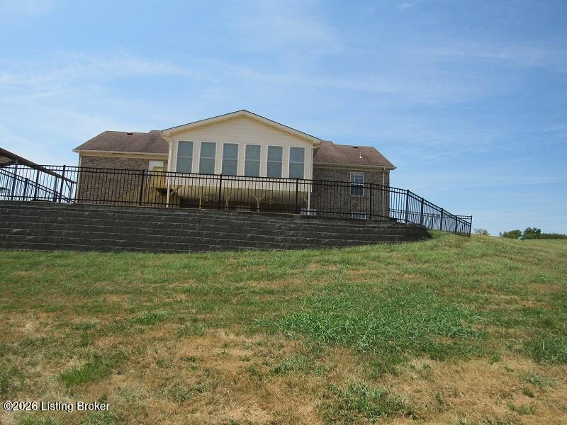 1000 Lakeside Dr Property Photo 6