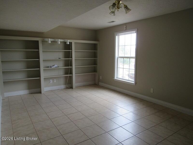 1000 Lakeside Dr Property Photo 9