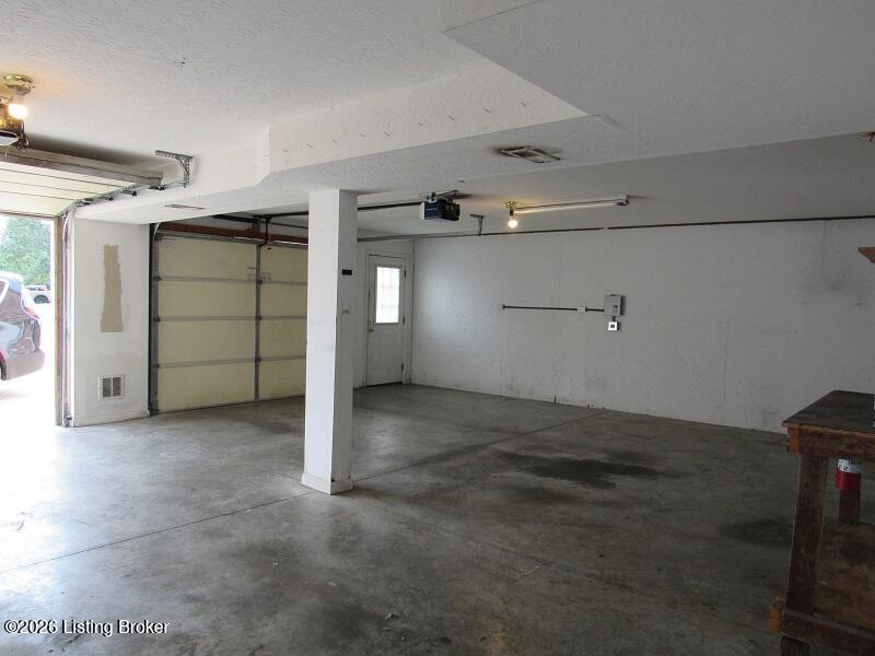 1000 Lakeside Dr Property Photo 13