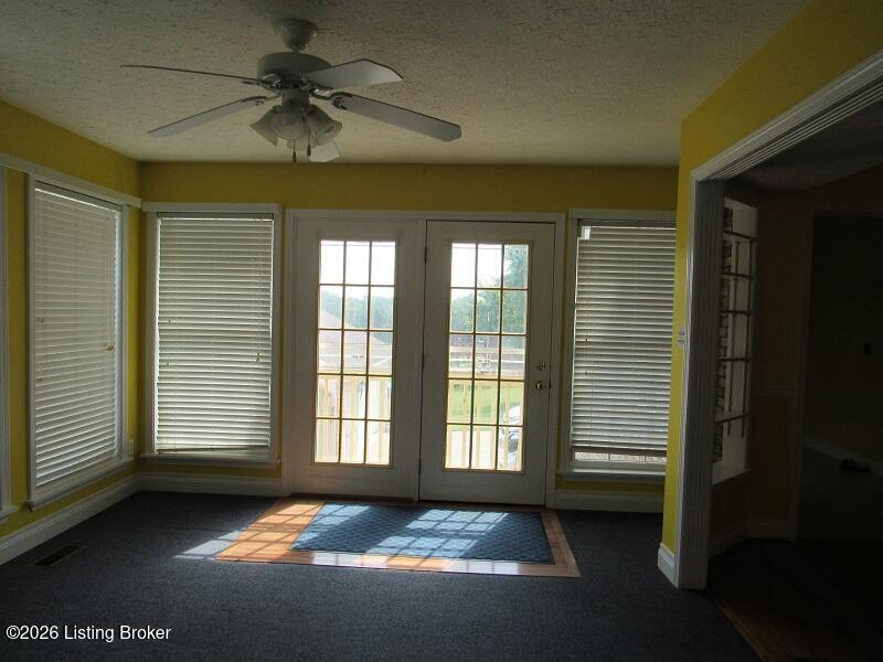 1000 Lakeside Dr Property Photo 14