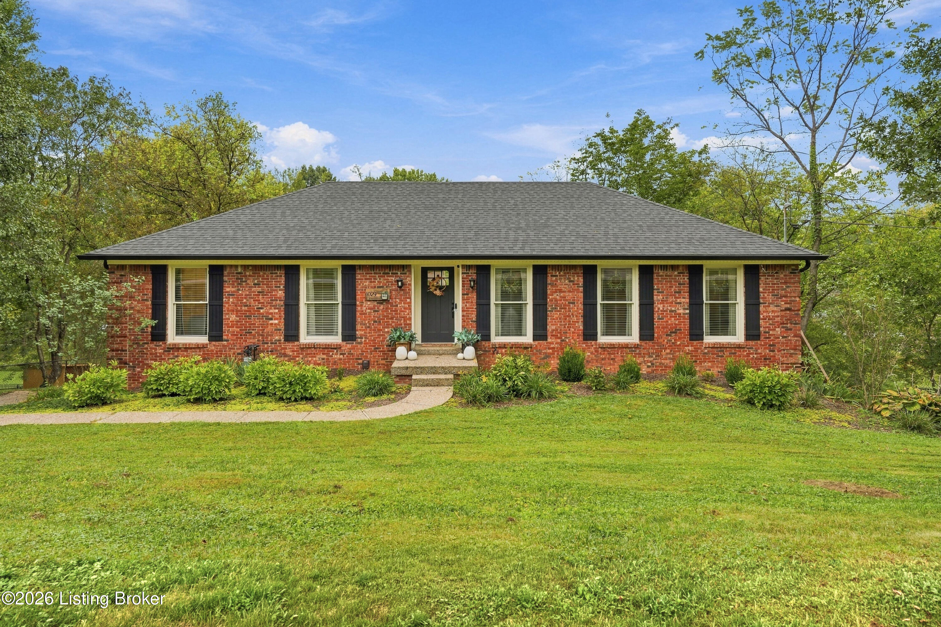 1029 Rollingwood Ln Property Photo 2