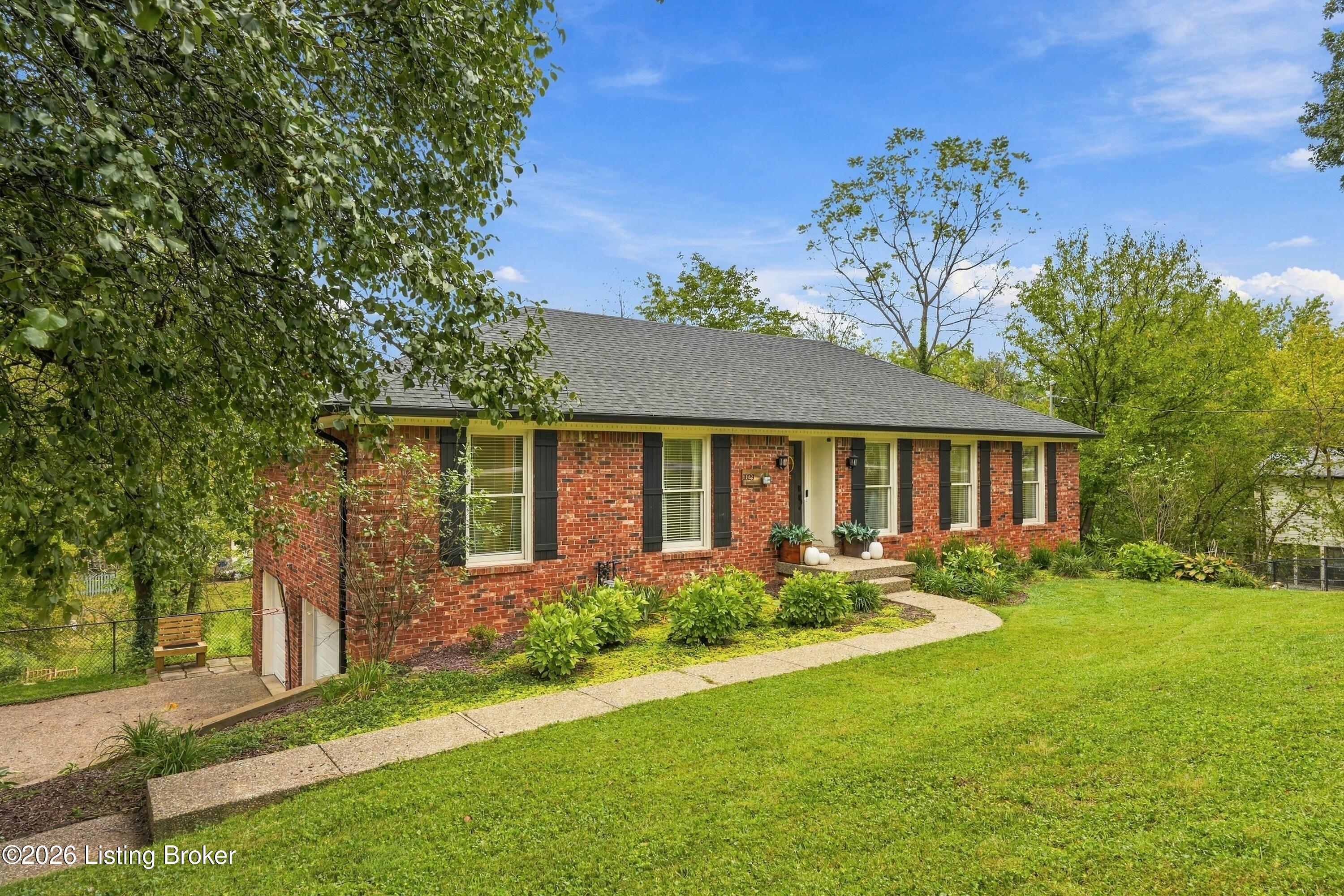 1029 Rollingwood Ln Property Photo 3