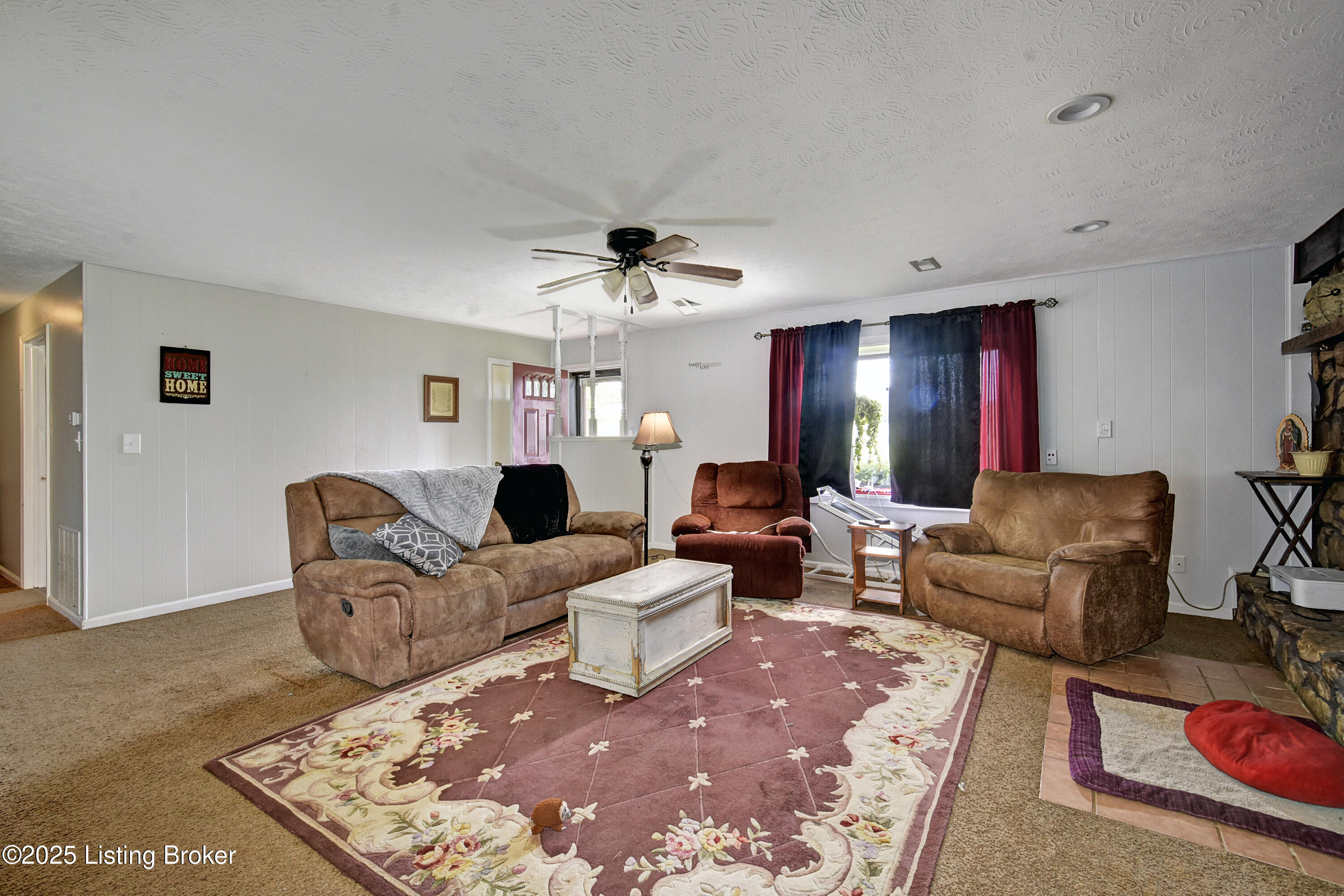 930 Fort Ave Property Photo 3