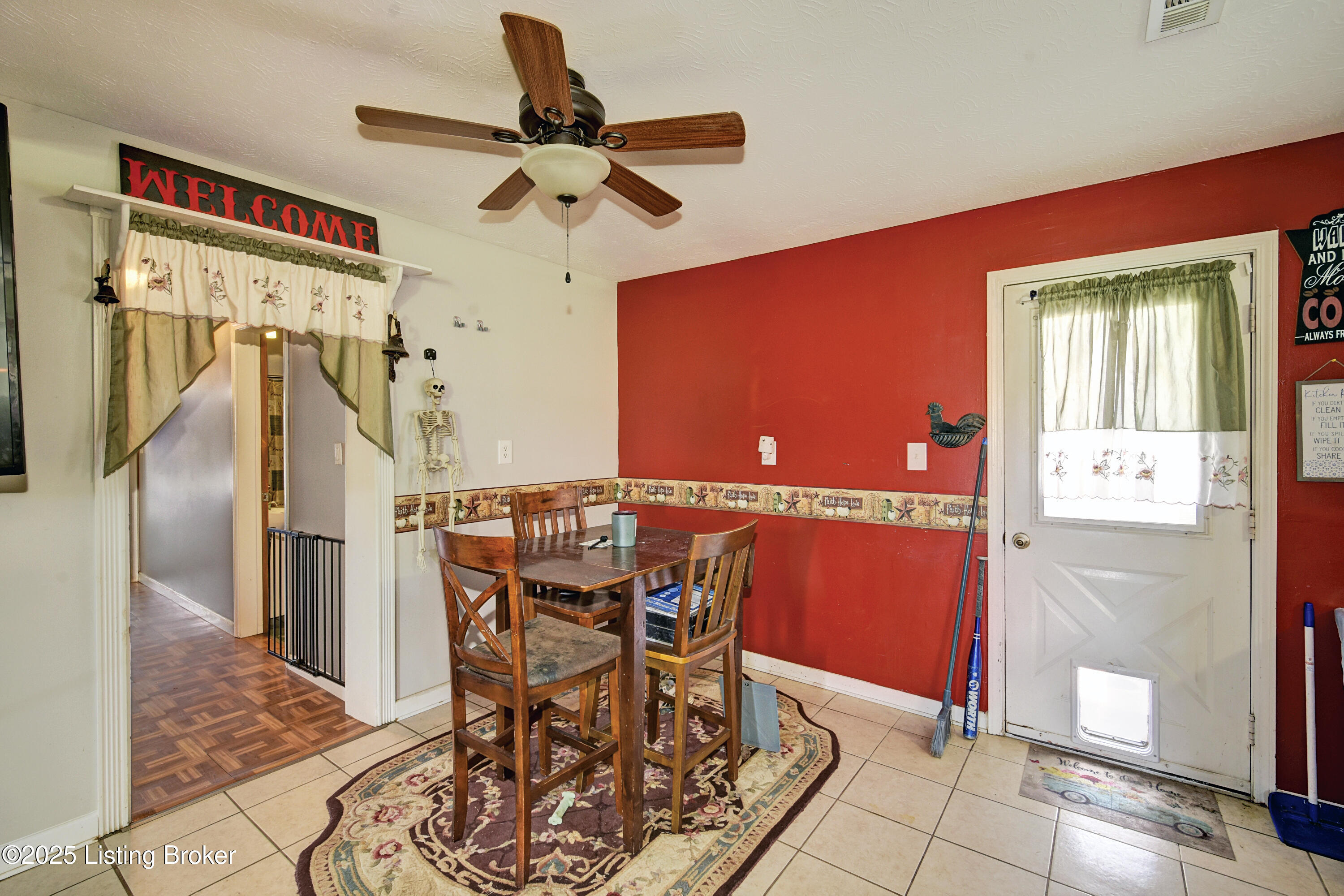 930 Fort Ave Property Photo 4