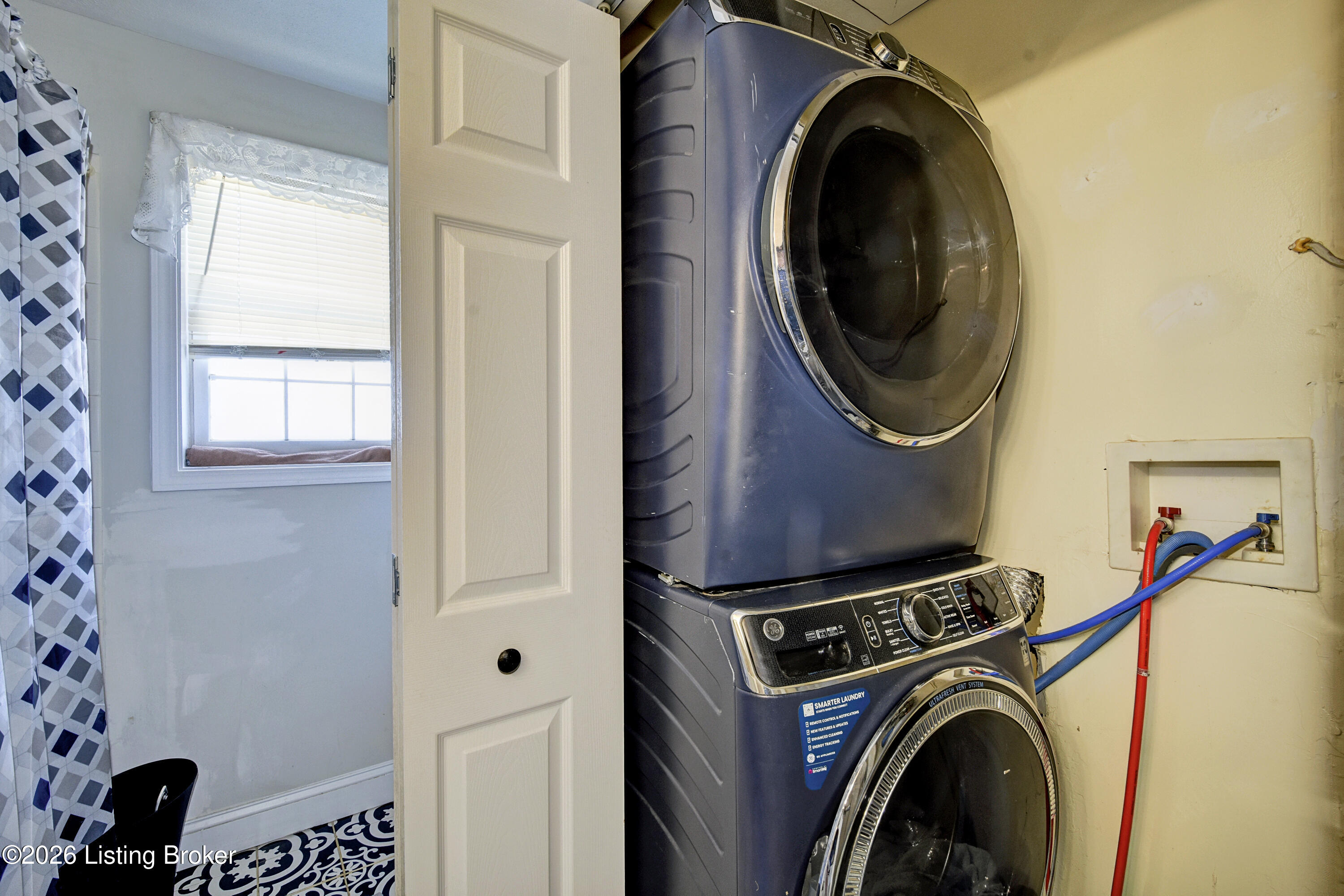 930 Fort Ave Property Photo 11