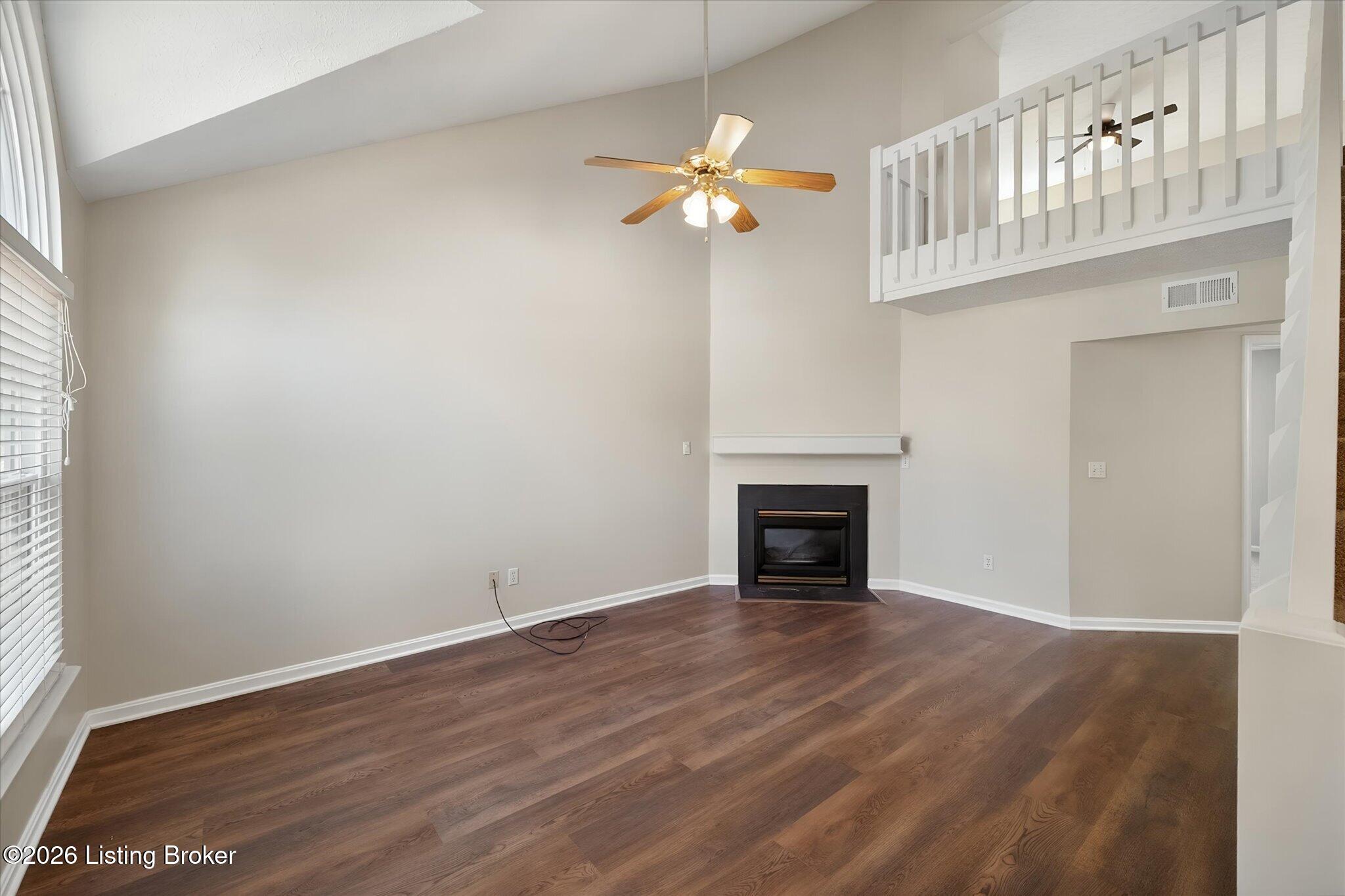 3925 Pinoak View Ct Property Photo 4