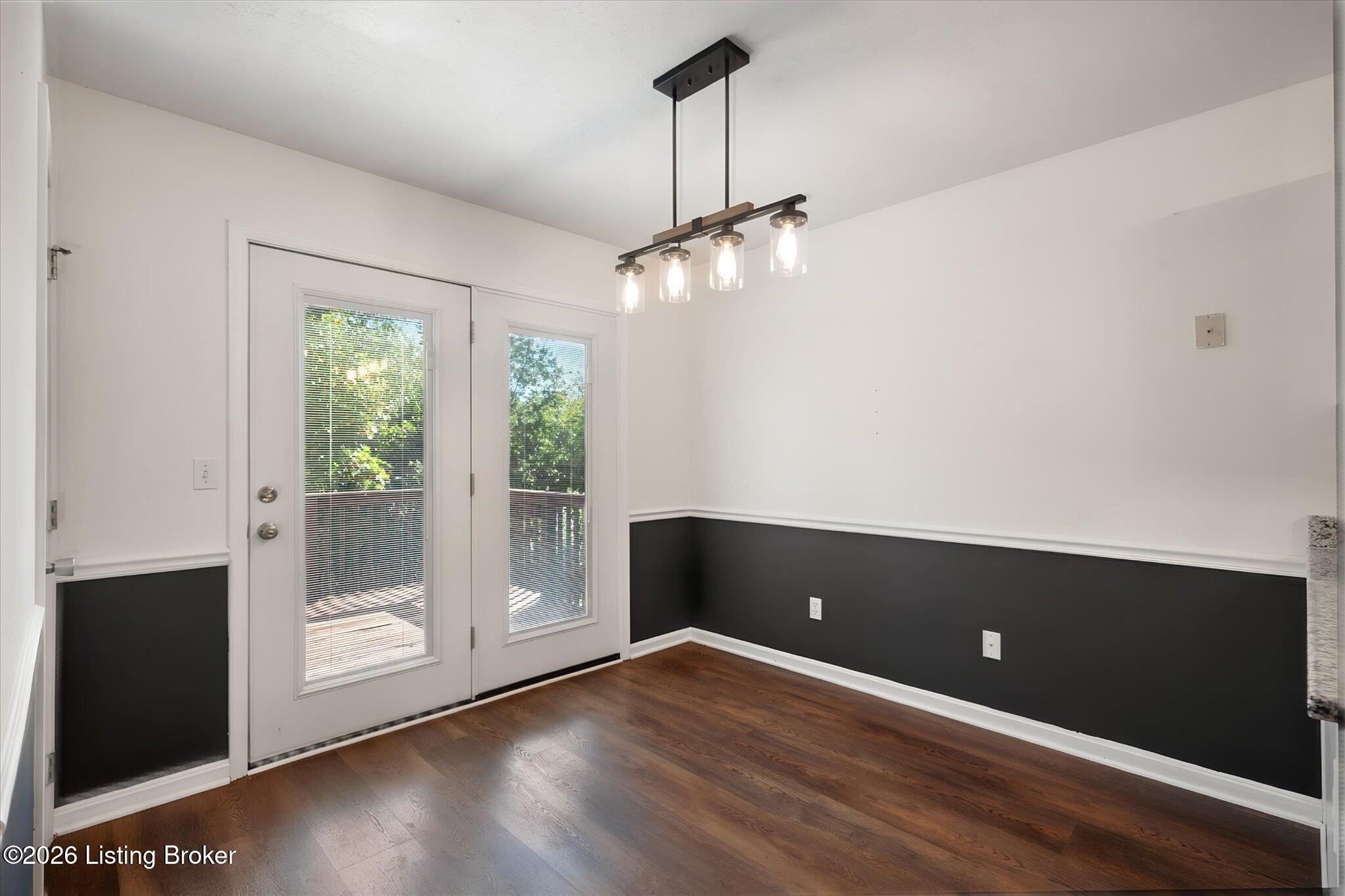 3925 Pinoak View Ct Property Photo 5