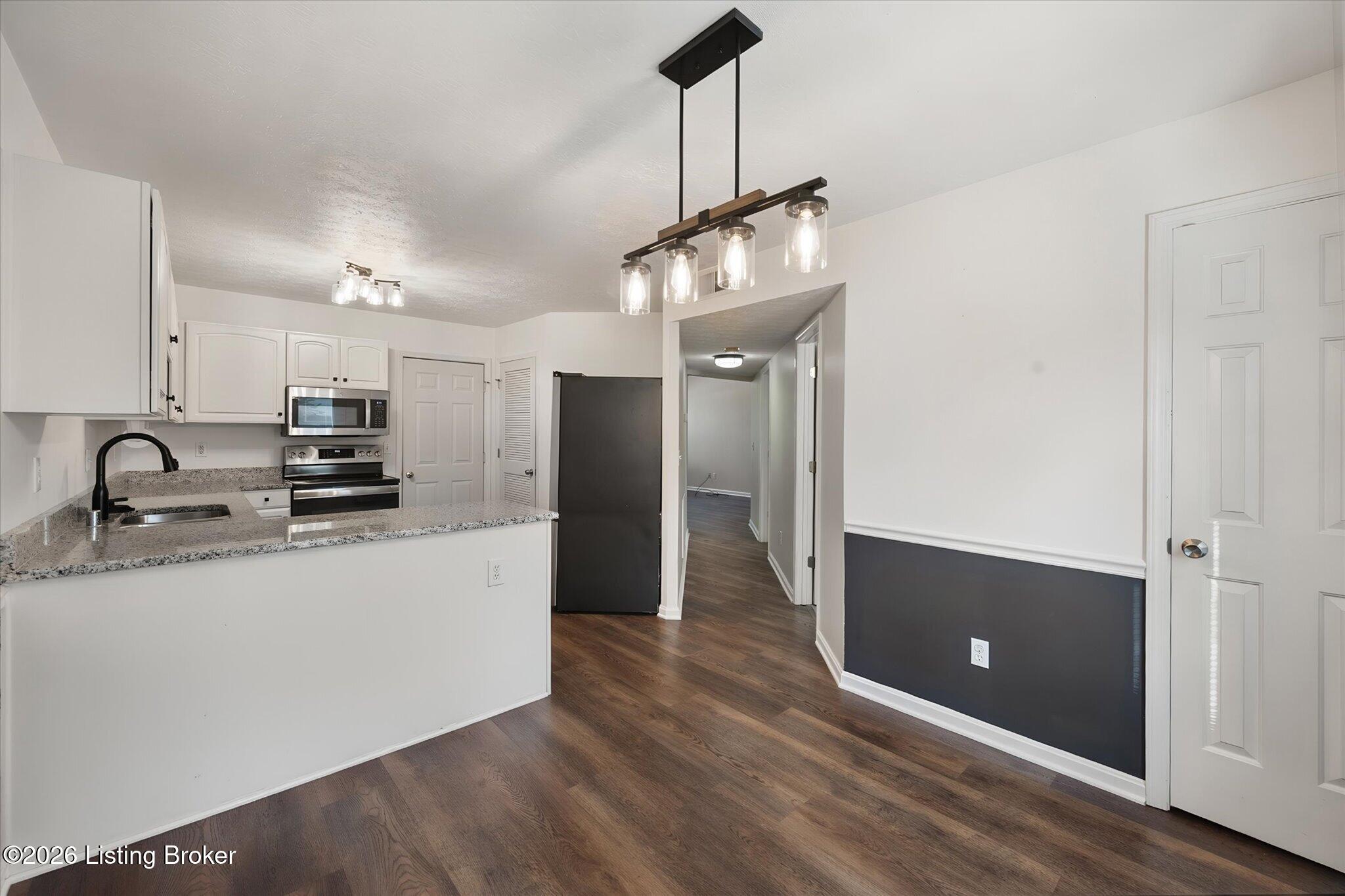 3925 Pinoak View Ct Property Photo 6