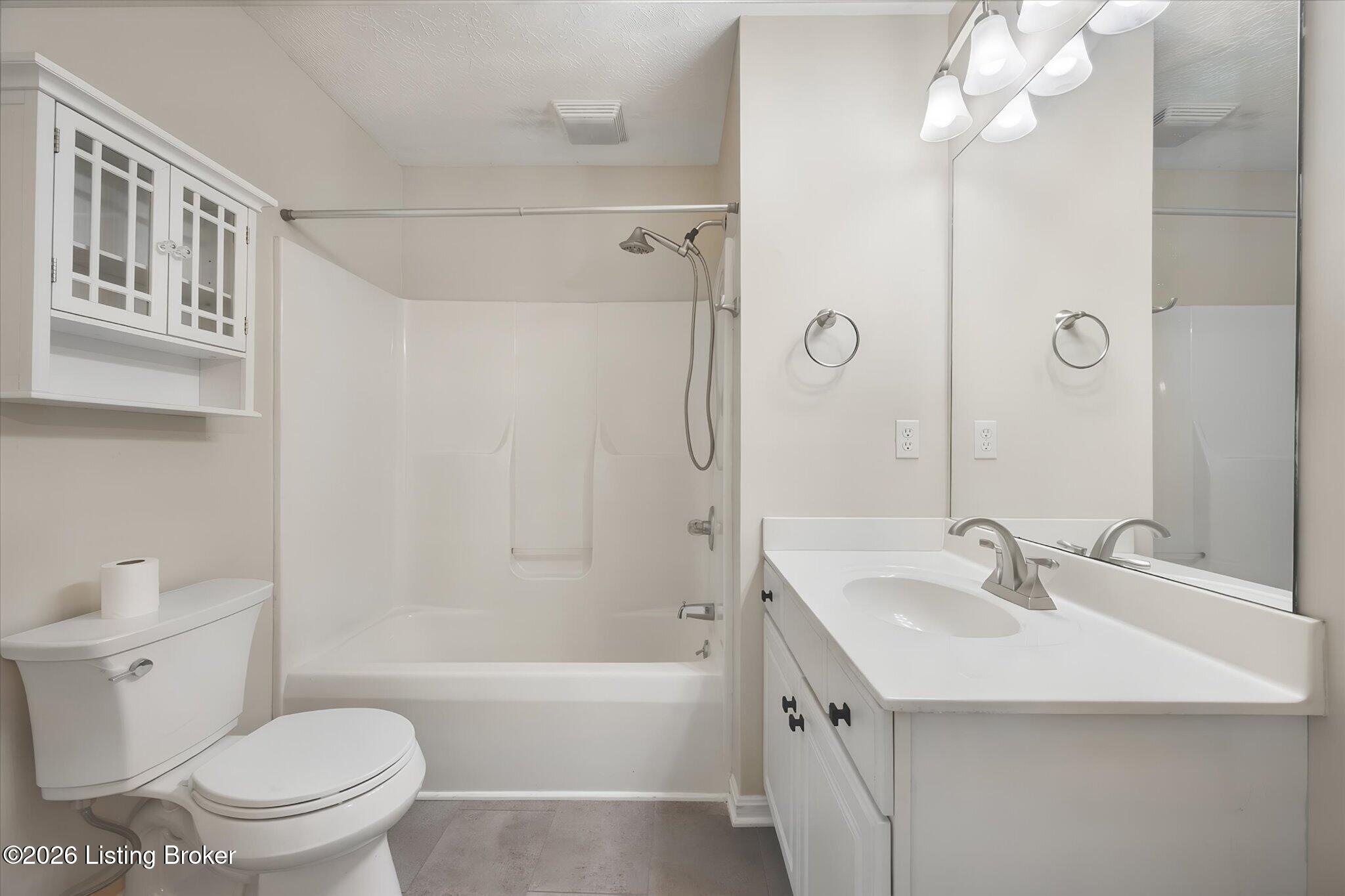 3925 Pinoak View Ct Property Photo 9