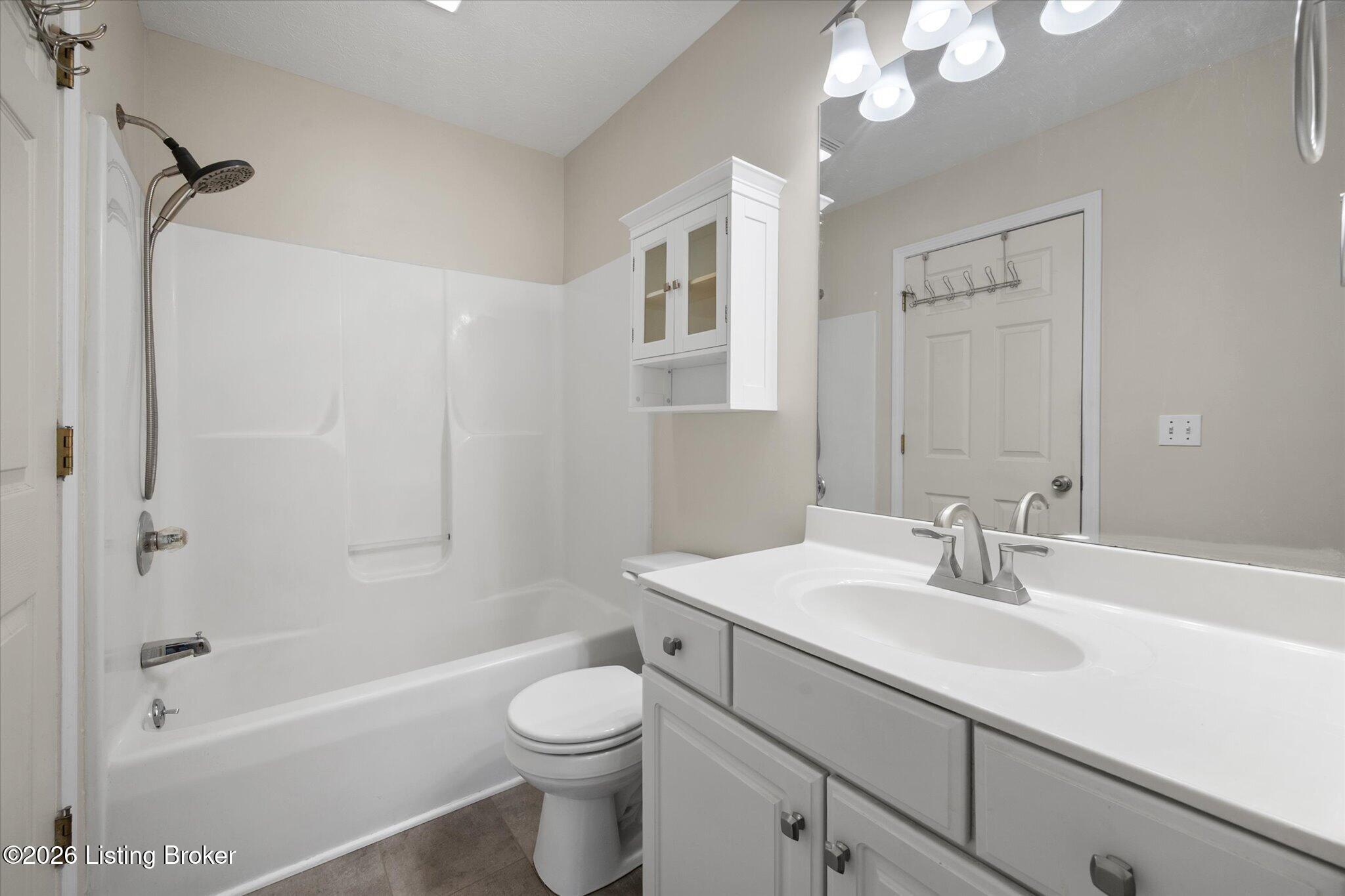 3925 Pinoak View Ct Property Photo 16
