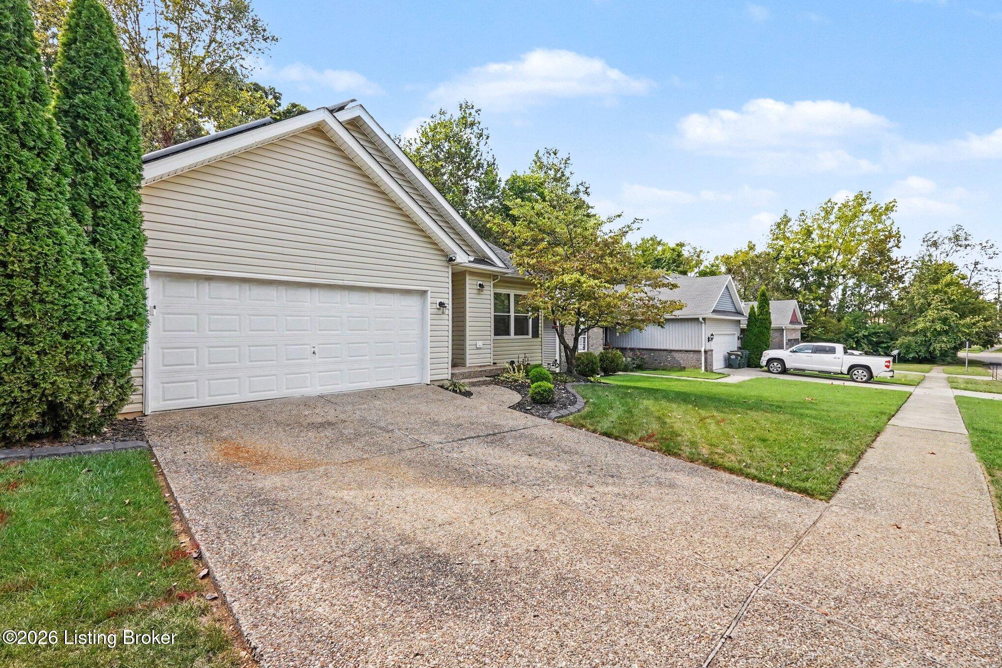10400 Pinoak View Dr Property Photo 3