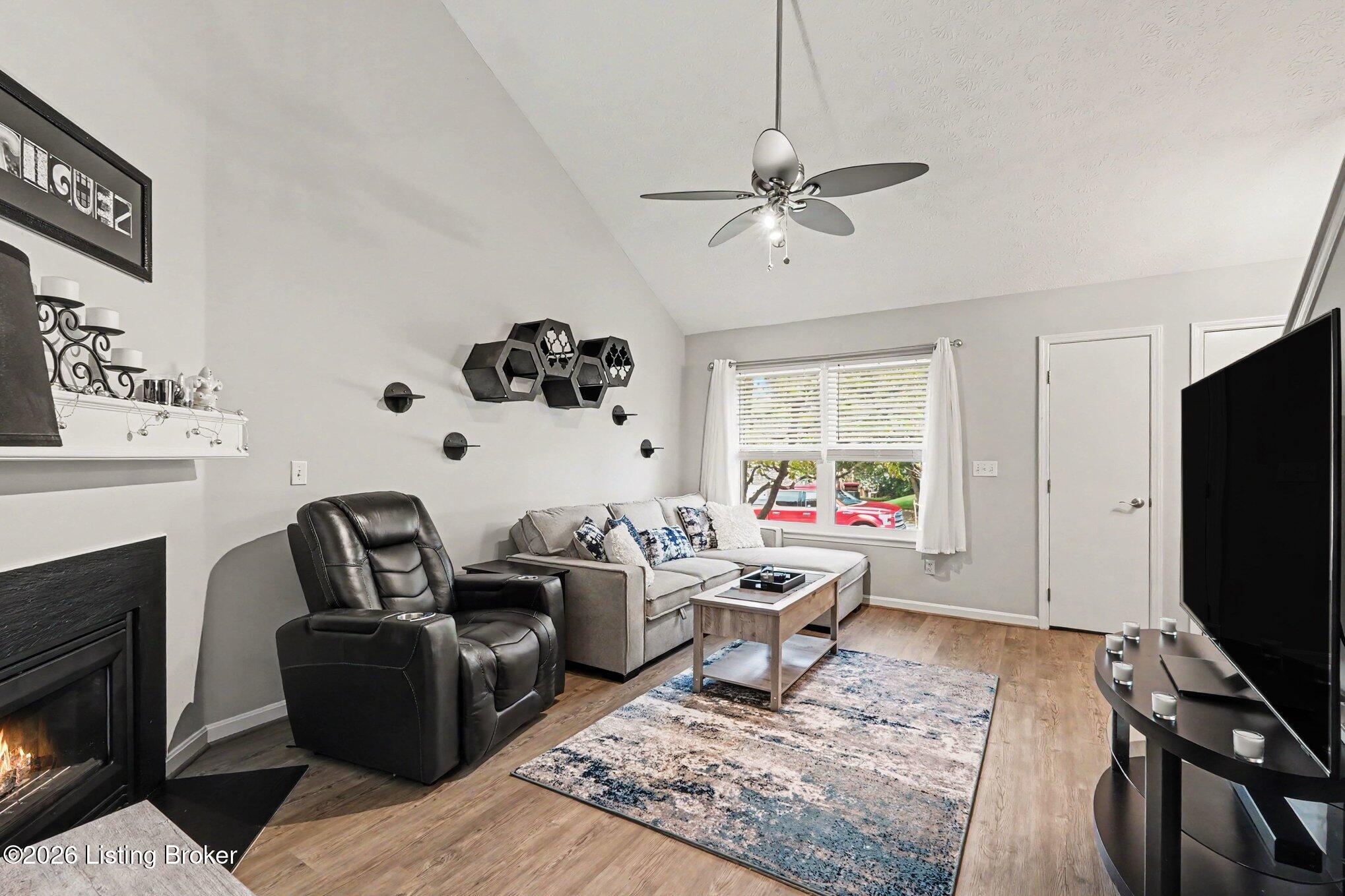 10400 Pinoak View Dr Property Photo 5