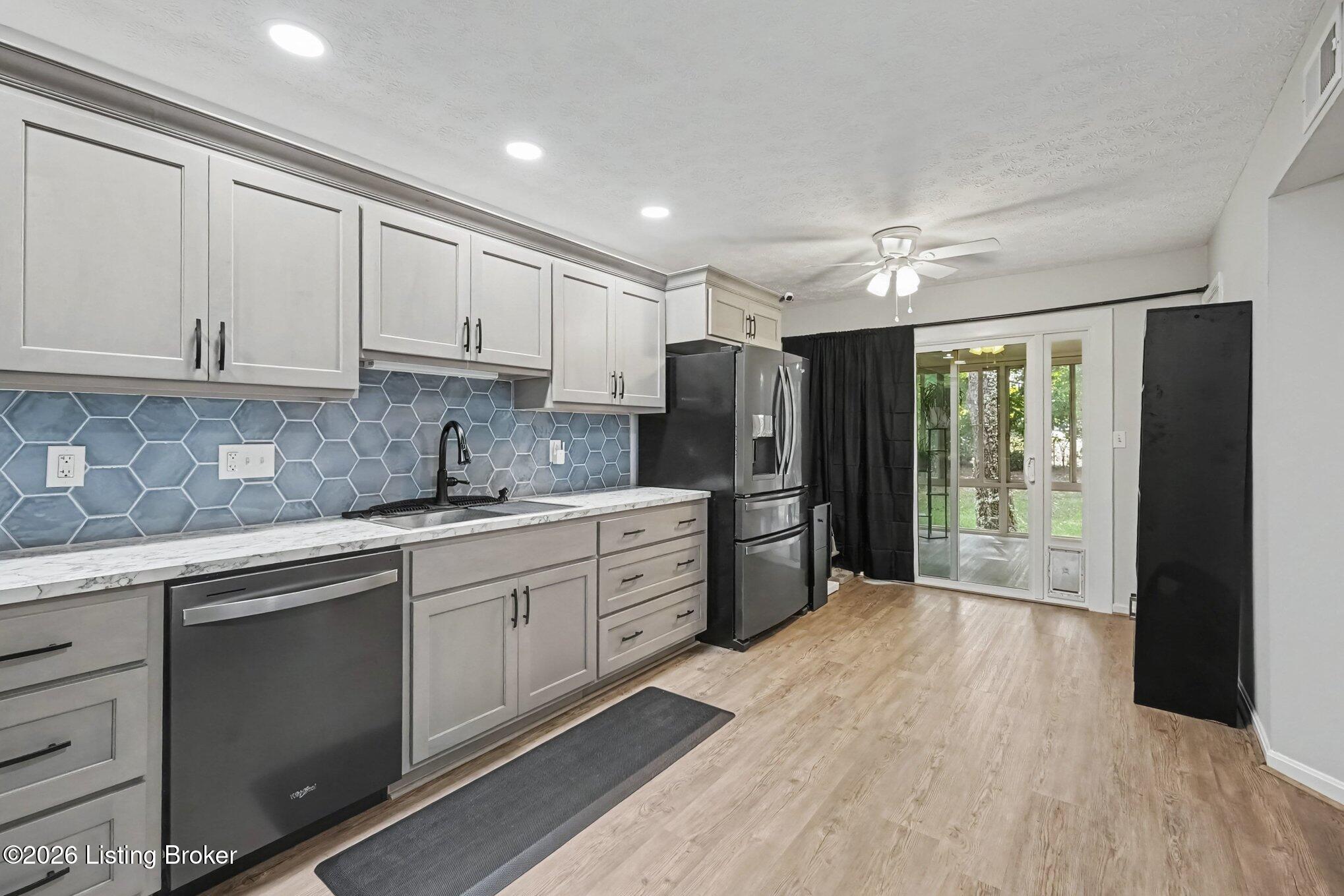 10400 Pinoak View Dr Property Photo 8