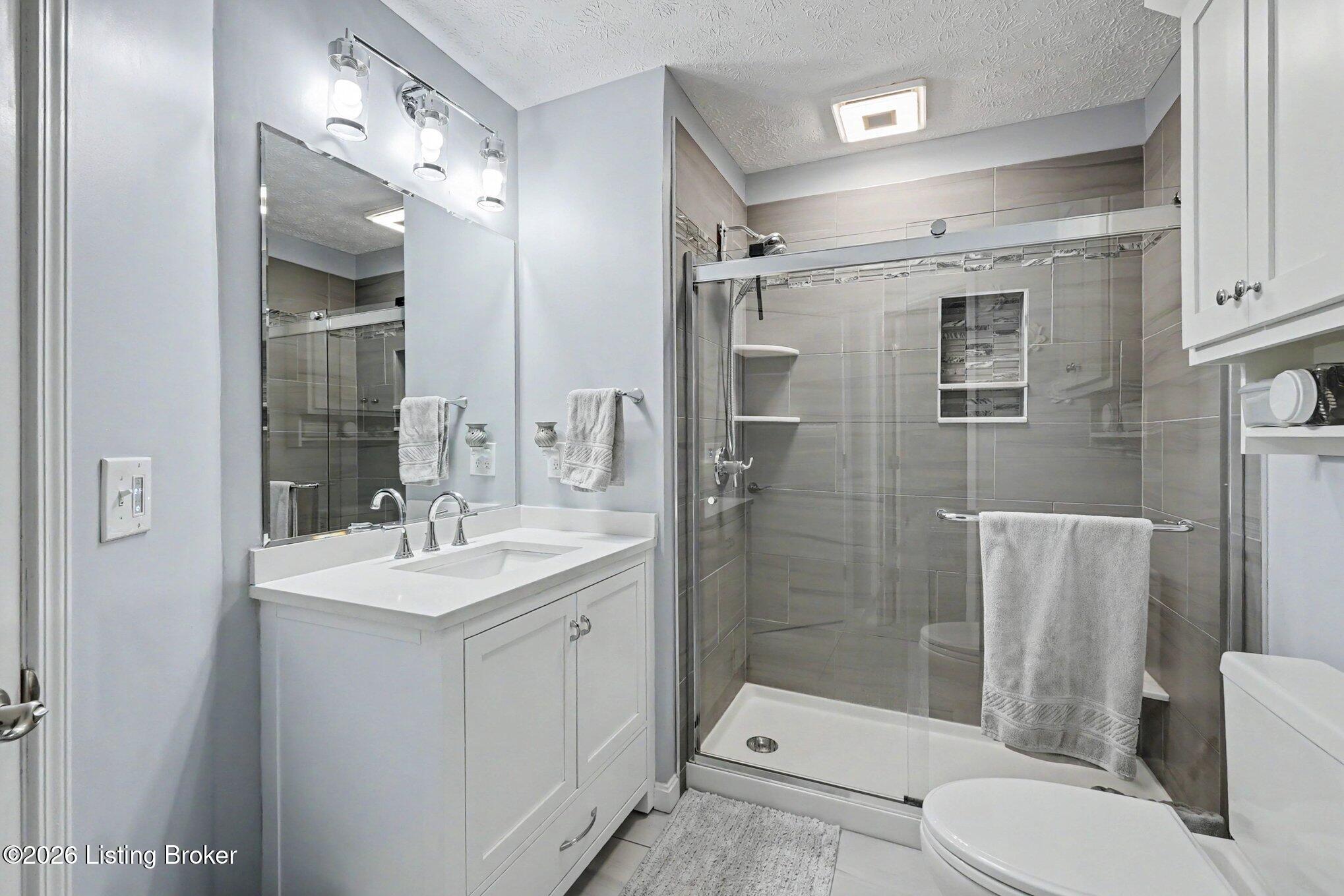10400 Pinoak View Dr Property Photo 12
